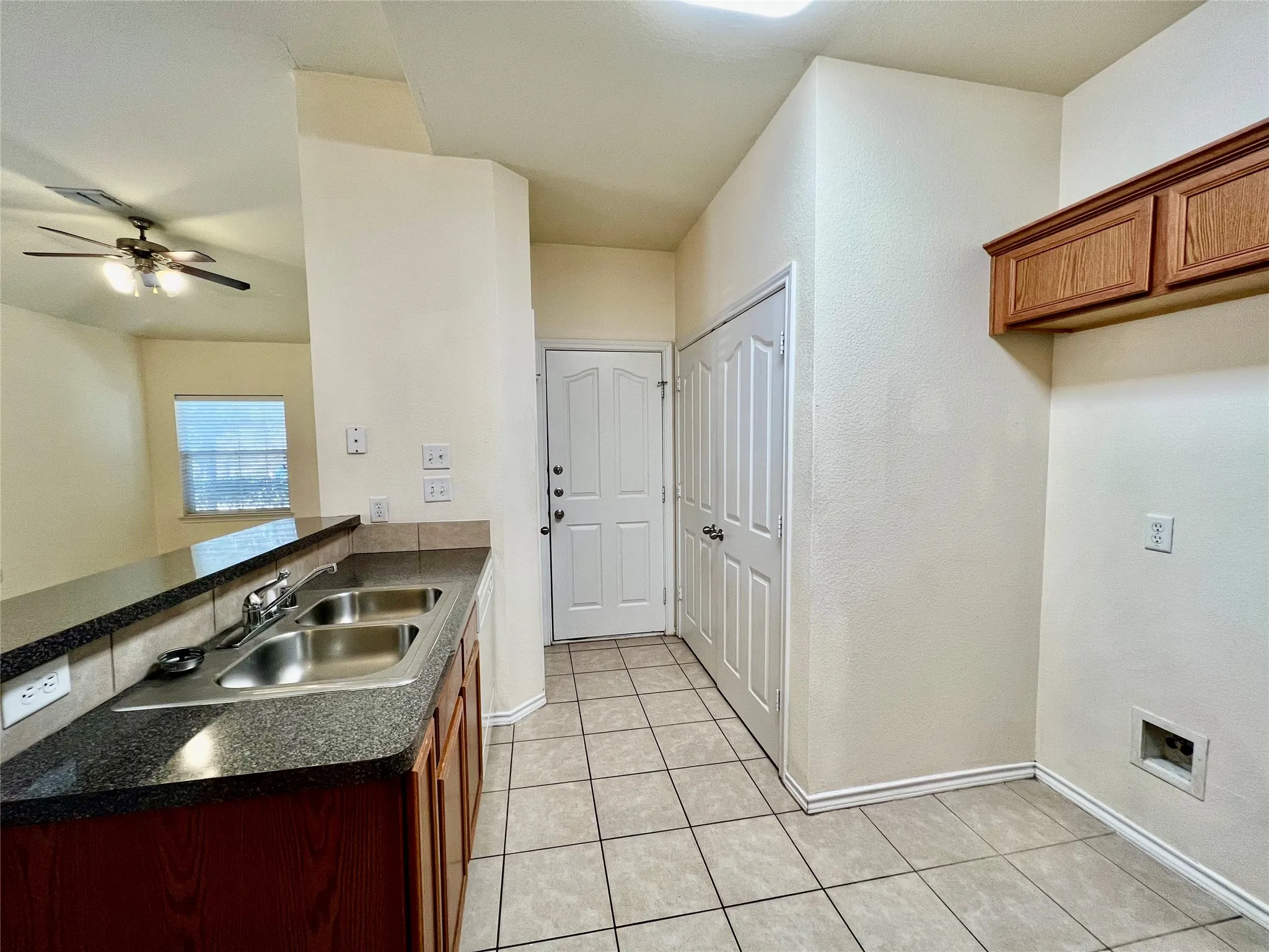 Duplex For Rent in Tarrant County , 848 Mirabell Court 850, Arlington, Texas 76015, 3 Bedroom, 2 Bathroom, 1 Garage spaces, 1,116 Sqft, built in 2006, mls#21361213, Real Estate Agent in Arlington, Homes For Rent in Tarrant county, Homes For Rent in Arlington, Realtor in Arlington Texas, Real Estate Brokerage Independent Realty Texas, Luminita Cordes Realtor