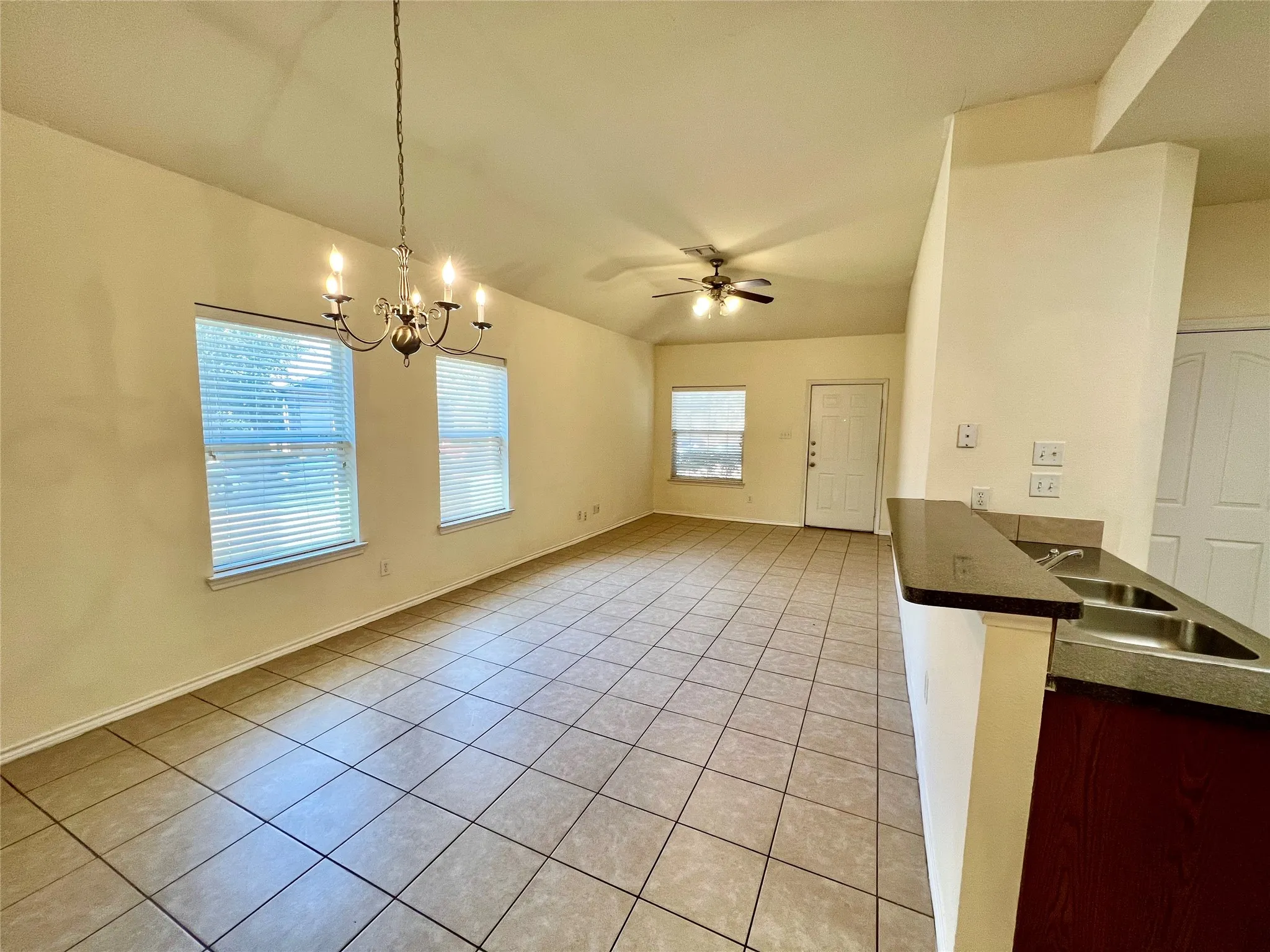 Duplex For Rent in Tarrant County , 848 Mirabell Court 850, Arlington, Texas 76015, 3 Bedroom, 2 Bathroom, 1 Garage spaces, 1,116 Sqft, built in 2006, mls#21361213, Real Estate Agent in Arlington, Homes For Rent in Tarrant county, Homes For Rent in Arlington, Realtor in Arlington Texas, Real Estate Brokerage Independent Realty Texas, Luminita Cordes Realtor