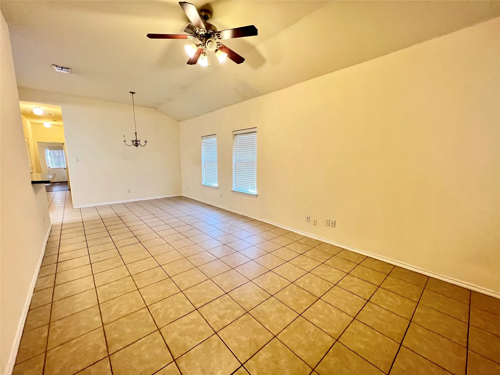 Duplex For Rent in Tarrant County , 848 Mirabell Court 850, Arlington, Texas 76015, 3 Bedroom, 2 Bathroom, 1 Garage spaces, 1,116 Sqft, built in 2006, mls#21361213, Real Estate Agent in Arlington, Homes For Rent in Tarrant county, Homes For Rent in Arlington, Realtor in Arlington Texas, Real Estate Brokerage Independent Realty Texas, Luminita Cordes Realtor