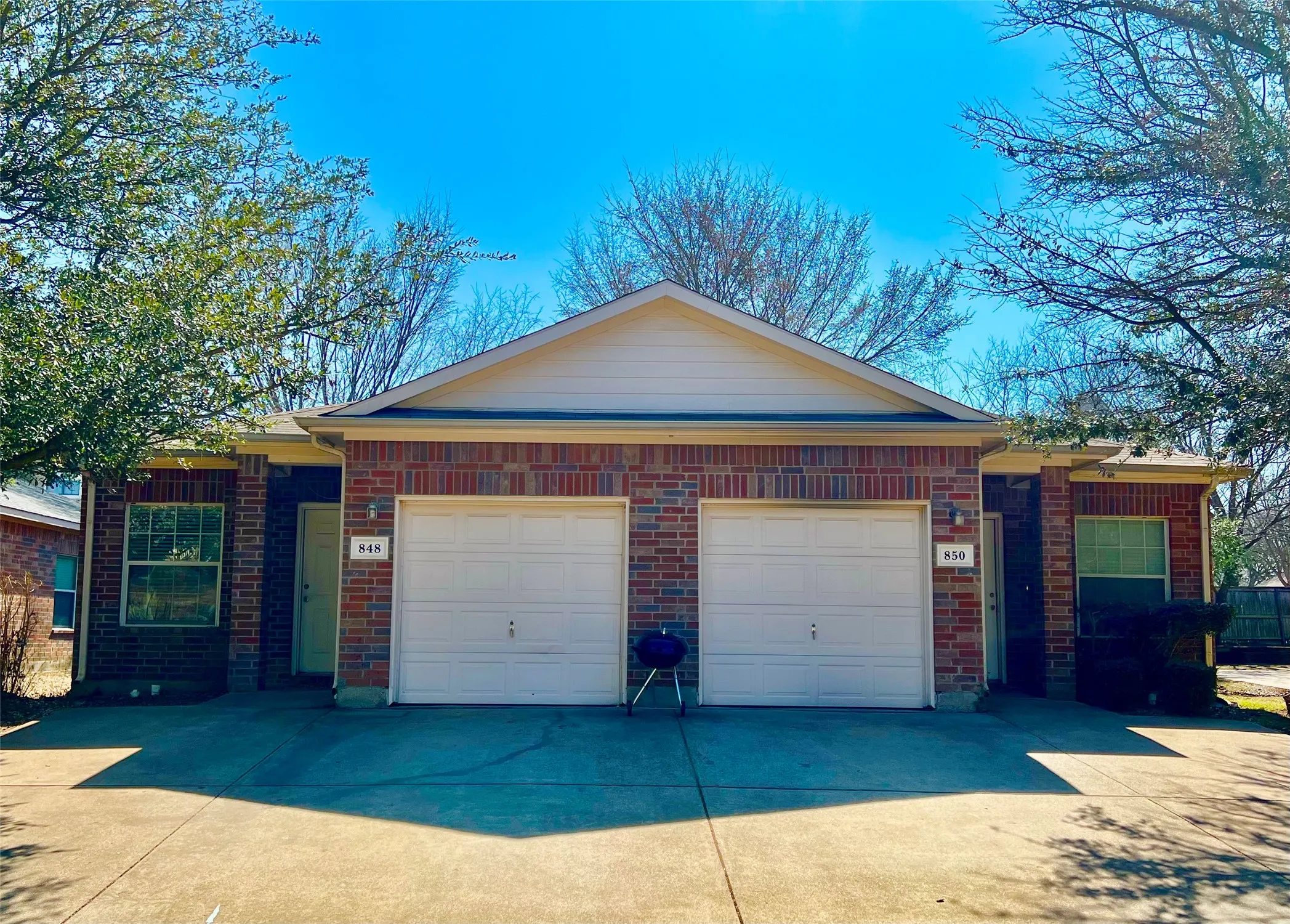 Duplex For Rent in Tarrant County , 848 Mirabell Court 850, Arlington, Texas 76015, 3 Bedroom, 2 Bathroom, 1 Garage spaces, 1,116 Sqft, built in 2006, mls#21361213, Real Estate Agent in Arlington, Homes For Rent in Tarrant county, Homes For Rent in Arlington, Realtor in Arlington Texas, Real Estate Brokerage Independent Realty Texas, Luminita Cordes Realtor