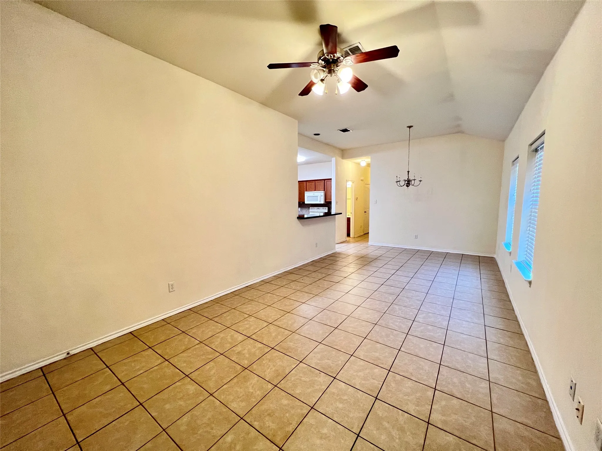 Duplex For Rent in Tarrant County , 848 Mirabell Court 850, Arlington, Texas 76015, 3 Bedroom, 2 Bathroom, 1 Garage spaces, 1,116 Sqft, built in 2006, mls#21361213, Real Estate Agent in Arlington, Homes For Rent in Tarrant county, Homes For Rent in Arlington, Realtor in Arlington Texas, Real Estate Brokerage Independent Realty Texas, Luminita Cordes Realtor