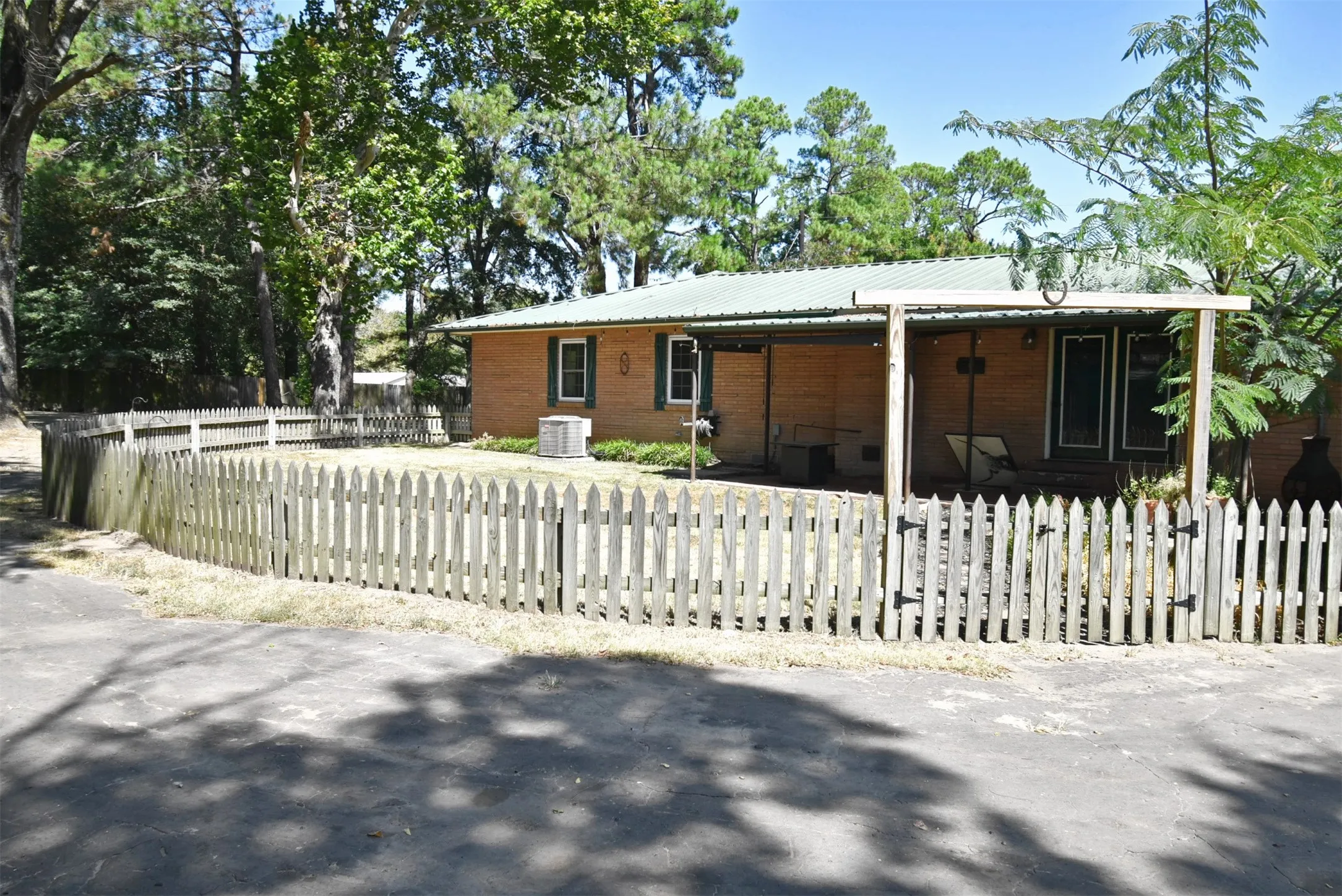 Single Family Residence For Sale in Wood County , 111 E Oak Street, Yantis, Texas 75497, 3 Bedroom, 2 Bathroom, Garage spaces, 1,892 Sqft, built in 0, Price $269,900, mls#21359993, Real Estate Agent in Yantis, Homes For Sale in Wood county, Homes For Sale in Yantis, Realtor in Yantis Texas, Real Estate Brokerage Independent Realty Texas, Luminita Cordes Realtor