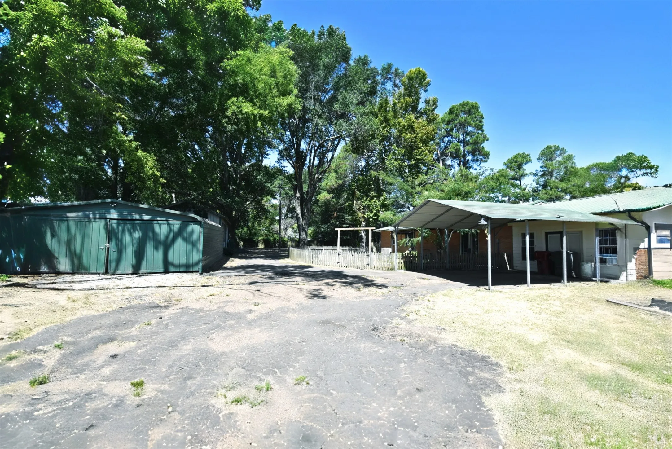 Single Family Residence For Sale in Wood County , 111 E Oak Street, Yantis, Texas 75497, 3 Bedroom, 2 Bathroom, Garage spaces, 1,892 Sqft, built in 0, Price $269,900, mls#21359993, Real Estate Agent in Yantis, Homes For Sale in Wood county, Homes For Sale in Yantis, Realtor in Yantis Texas, Real Estate Brokerage Independent Realty Texas, Luminita Cordes Realtor