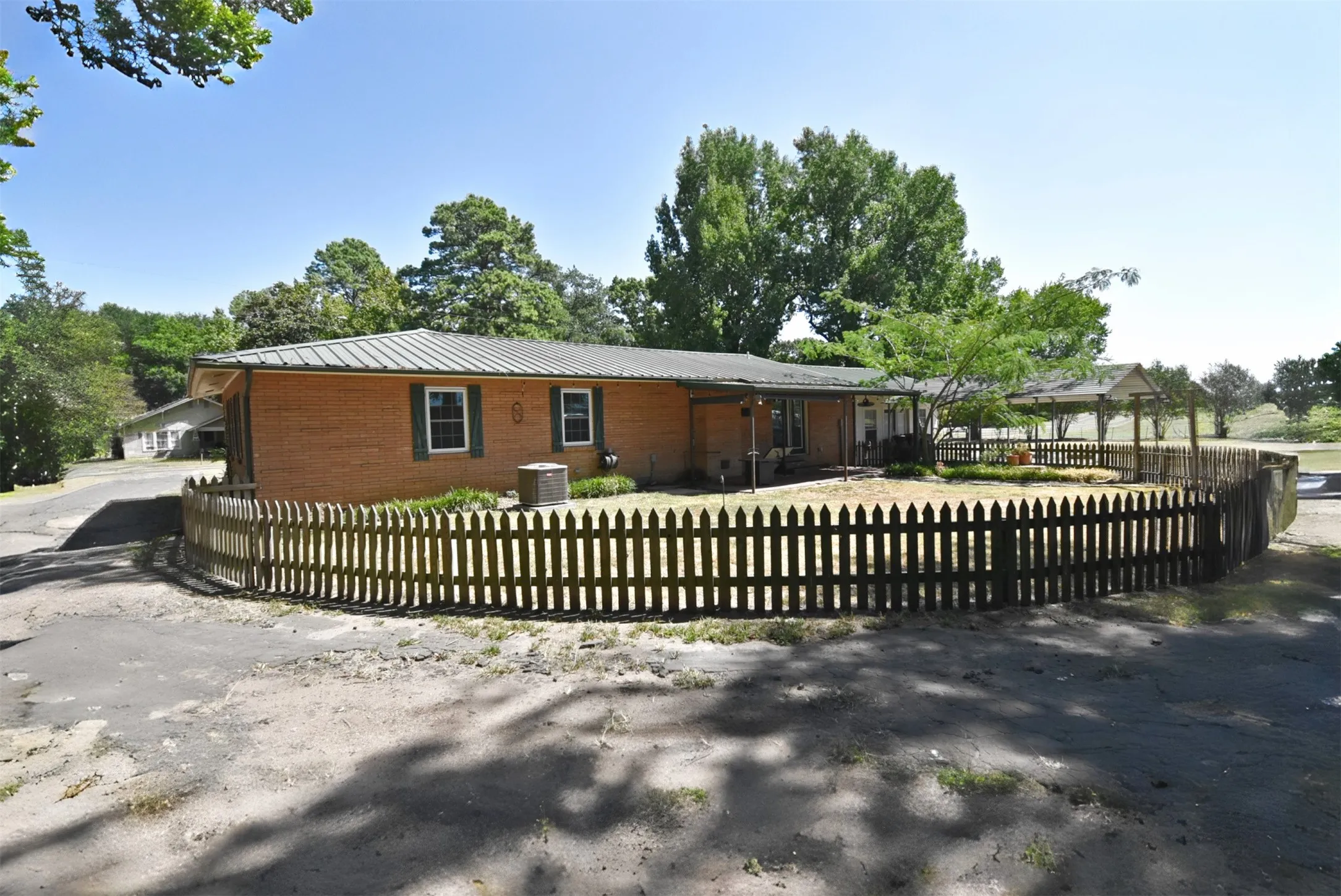 Single Family Residence For Sale in Wood County , 111 E Oak Street, Yantis, Texas 75497, 3 Bedroom, 2 Bathroom, Garage spaces, 1,892 Sqft, built in 0, Price $269,900, mls#21359993, Real Estate Agent in Yantis, Homes For Sale in Wood county, Homes For Sale in Yantis, Realtor in Yantis Texas, Real Estate Brokerage Independent Realty Texas, Luminita Cordes Realtor