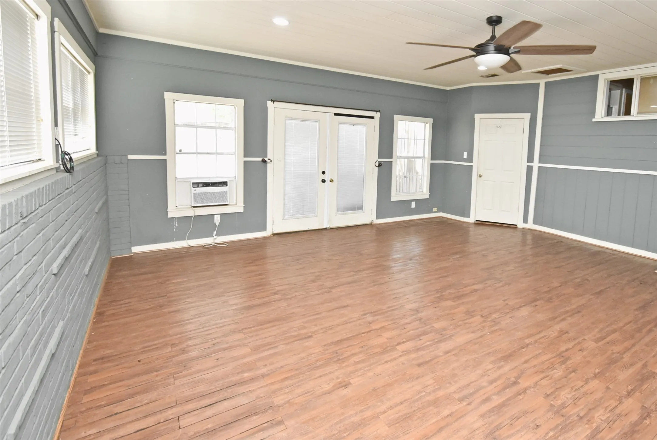 Single Family Residence For Sale in Wood County , 111 E Oak Street, Yantis, Texas 75497, 3 Bedroom, 2 Bathroom, Garage spaces, 1,892 Sqft, built in 0, Price $269,900, mls#21359993, Real Estate Agent in Yantis, Homes For Sale in Wood county, Homes For Sale in Yantis, Realtor in Yantis Texas, Real Estate Brokerage Independent Realty Texas, Luminita Cordes Realtor