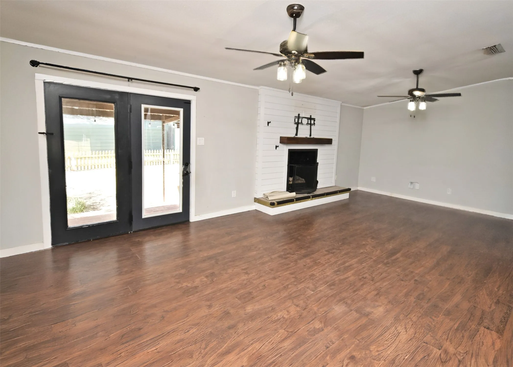Single Family Residence For Sale in Wood County , 111 E Oak Street, Yantis, Texas 75497, 3 Bedroom, 2 Bathroom, Garage spaces, 1,892 Sqft, built in 0, Price $269,900, mls#21359993, Real Estate Agent in Yantis, Homes For Sale in Wood county, Homes For Sale in Yantis, Realtor in Yantis Texas, Real Estate Brokerage Independent Realty Texas, Luminita Cordes Realtor