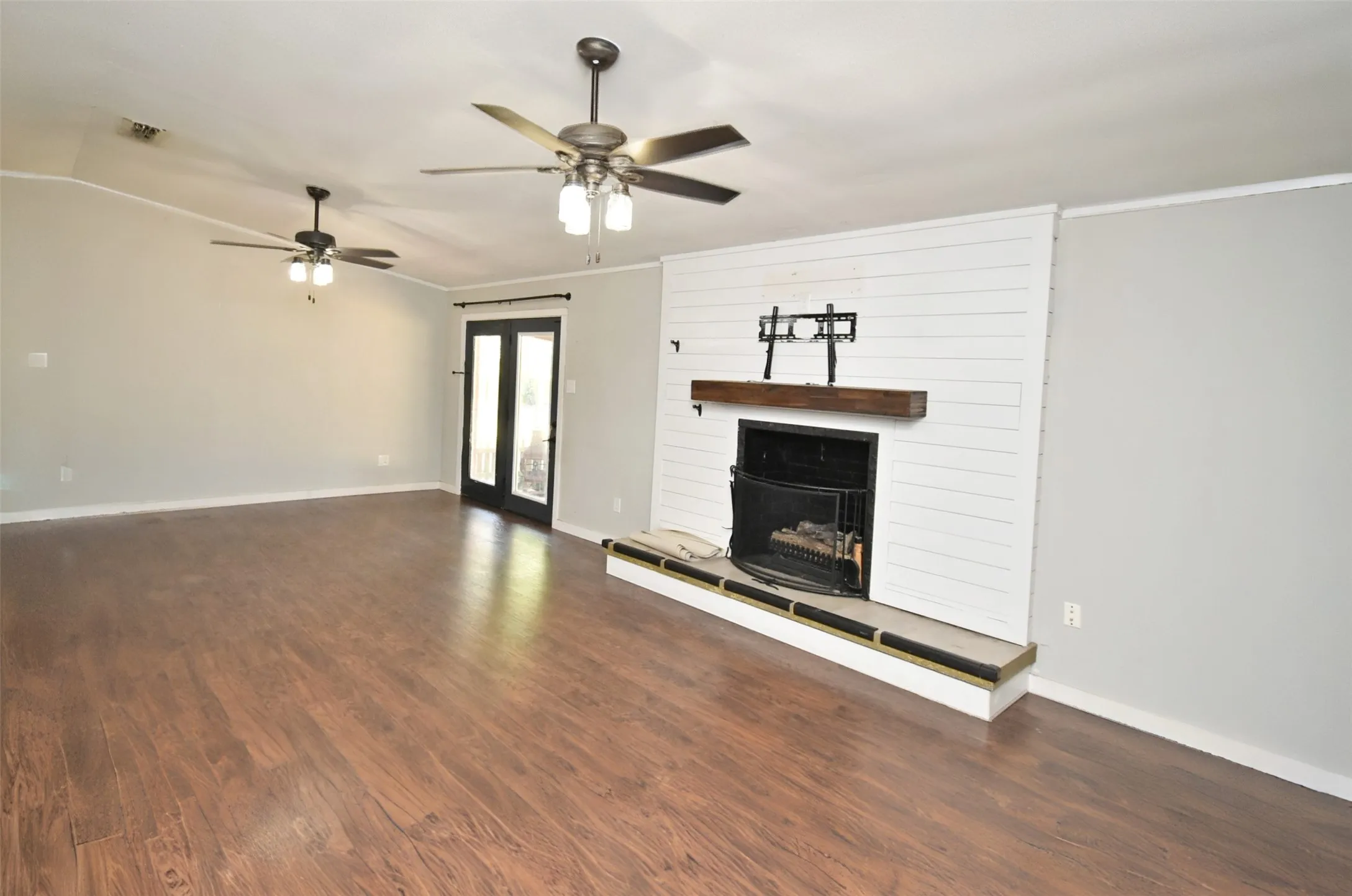 Single Family Residence For Sale in Wood County , 111 E Oak Street, Yantis, Texas 75497, 3 Bedroom, 2 Bathroom, Garage spaces, 1,892 Sqft, built in 0, Price $269,900, mls#21359993, Real Estate Agent in Yantis, Homes For Sale in Wood county, Homes For Sale in Yantis, Realtor in Yantis Texas, Real Estate Brokerage Independent Realty Texas, Luminita Cordes Realtor