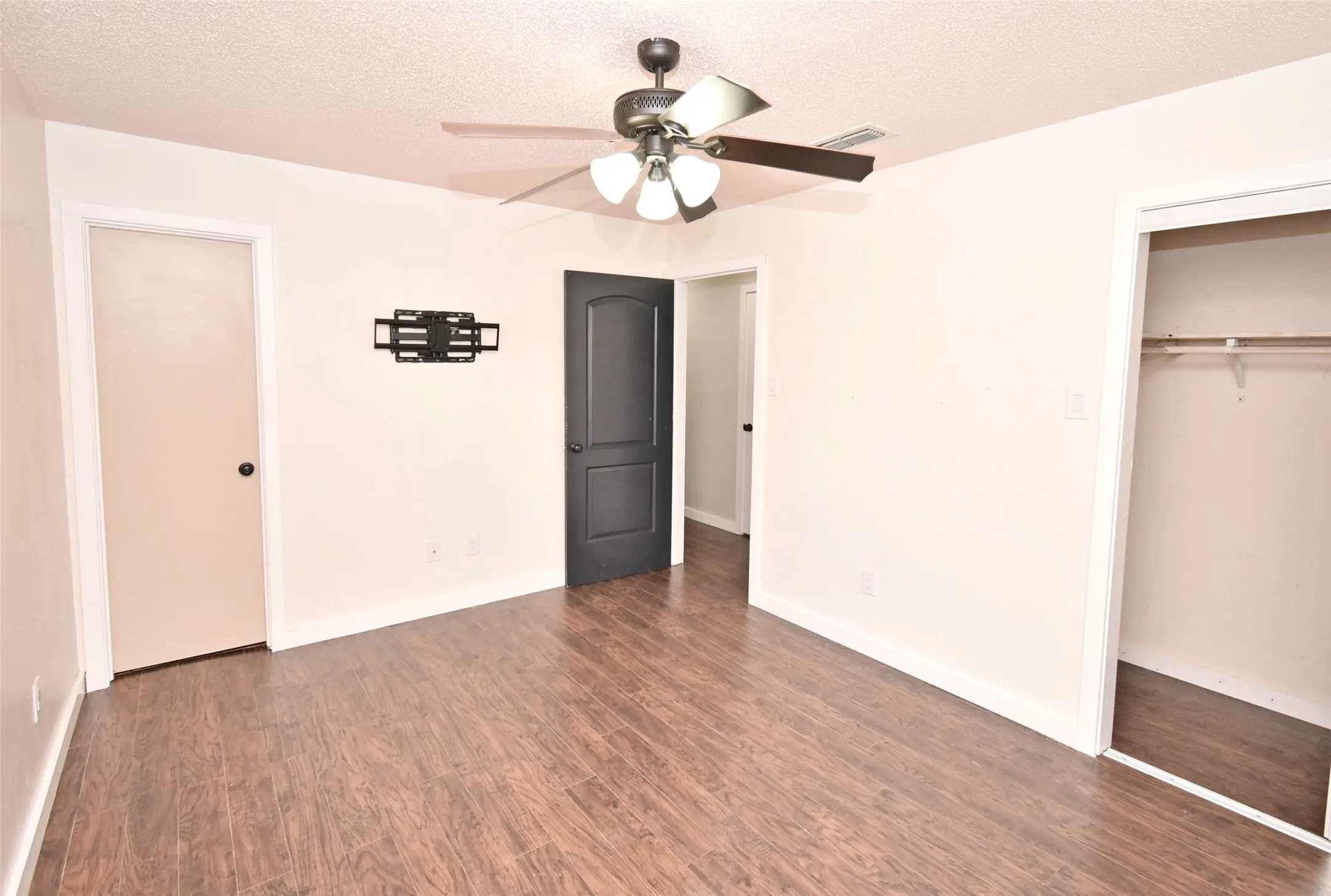 Single Family Residence For Sale in Wood County , 111 E Oak Street, Yantis, Texas 75497, 3 Bedroom, 2 Bathroom, Garage spaces, 1,892 Sqft, built in 0, Price $269,900, mls#21359993, Real Estate Agent in Yantis, Homes For Sale in Wood county, Homes For Sale in Yantis, Realtor in Yantis Texas, Real Estate Brokerage Independent Realty Texas, Luminita Cordes Realtor