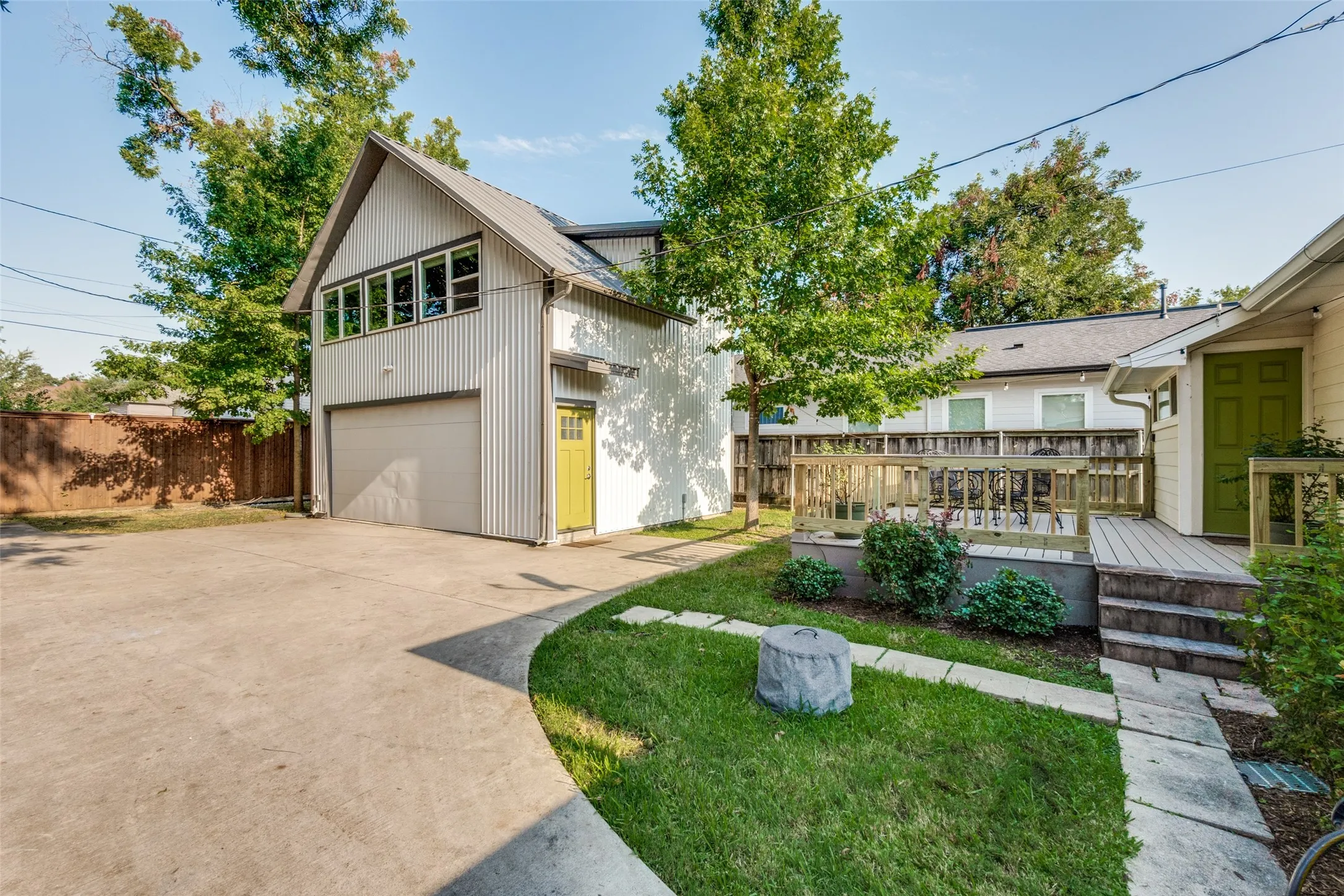 Single Family Residence For Sale in Dallas County , 2515 Abrams Road, Dallas, Texas 75214, 3 Bedroom, 2 Bathroom, 2 Garage spaces, 1,714 Sqft, built in 1914, mls#21361209, Real Estate Agent in Dallas, Homes For Sale in Dallas county, Homes For Sale in Dallas, Realtor in Dallas Texas, Real Estate Brokerage Independent Realty Texas, Luminita Cordes Realtor