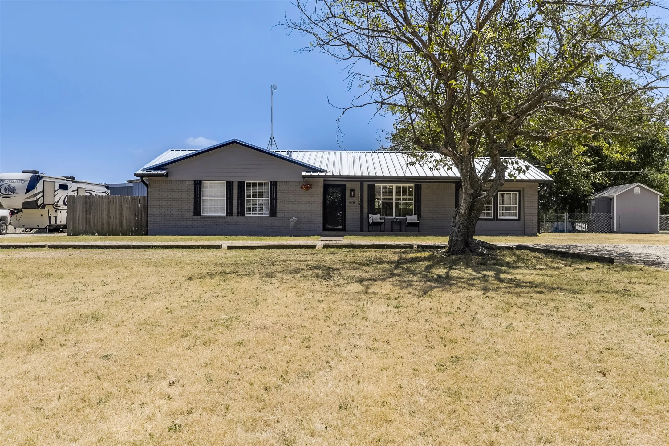 Single Family Residence For Sale in Ellis County , 472 Cox Road, Waxahachie, Texas 75167, 3 Bedroom, 2 Bathroom, 4 Garage spaces, 1,444 Sqft, built in 1977, mls#21360773, Real Estate Agent in Waxahachie, Homes For Sale in Ellis county, Homes For Sale in Waxahachie, Realtor in Waxahachie Texas, Real Estate Brokerage Independent Realty Texas, Luminita Cordes Realtor