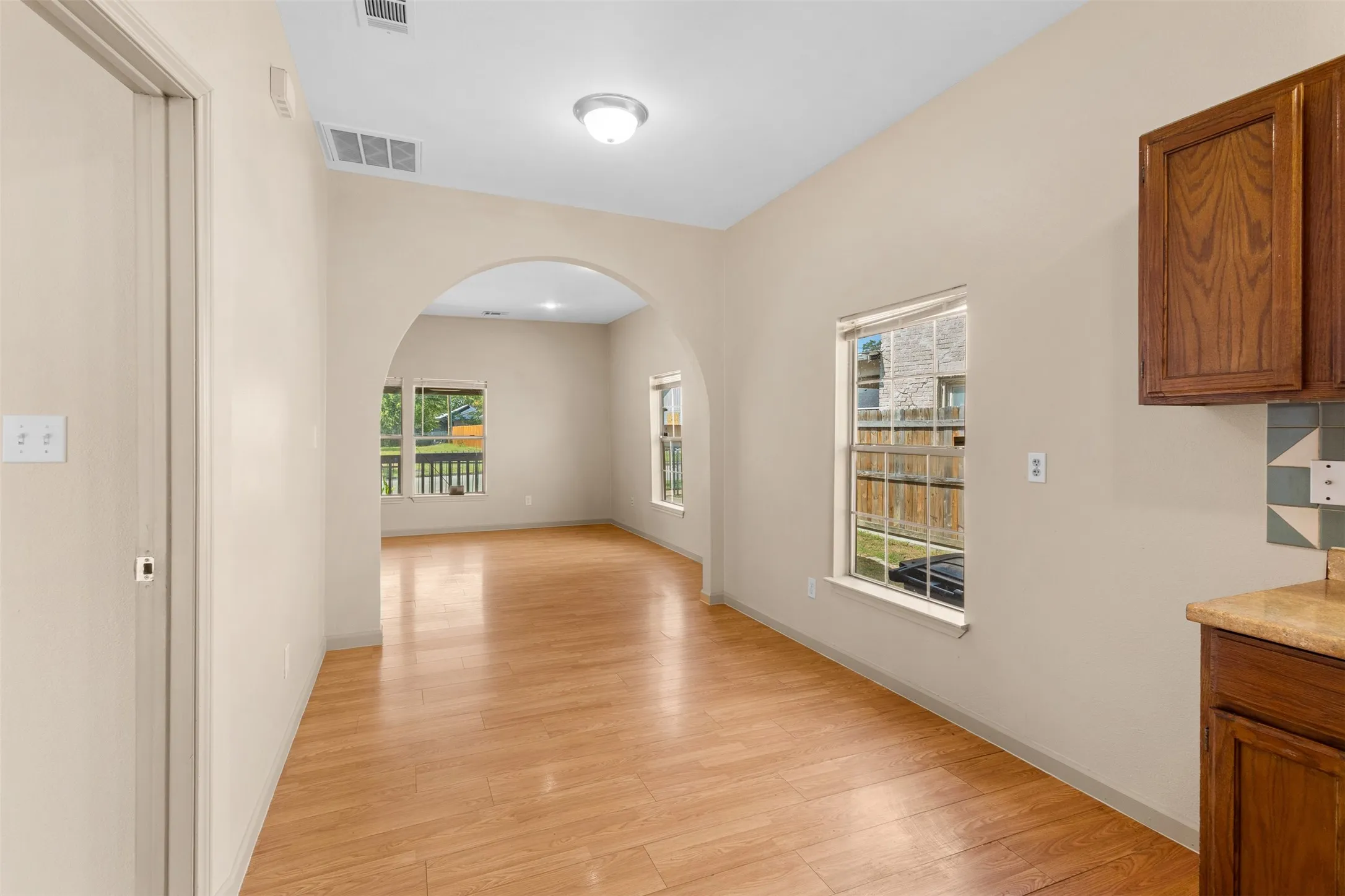 Single Family Residence For Rent in Tarrant County , 1235 E Leuda Street, Fort Worth, Texas 76104, 3 Bedroom, 2 Bathroom, Garage spaces, 1,147 Sqft, built in 1905, mls#21361231, Real Estate Agent in Fort Worth, Homes For Rent in Tarrant county, Homes For Rent in Fort Worth, Realtor in Fort Worth Texas, Real Estate Brokerage Independent Realty Texas, Luminita Cordes Realtor