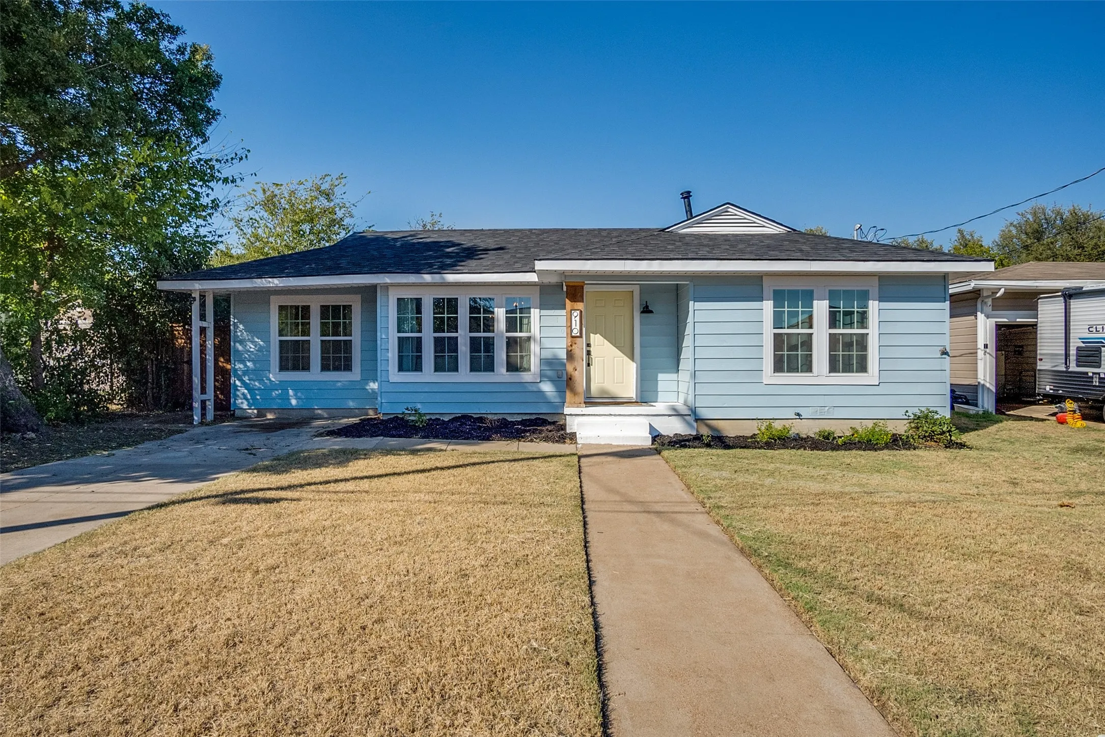 Single Family Residence For Rent in Parker County , 910 Norton Street, Weatherford, Texas 76086, 3 Bedroom, 2 Bathroom, Garage spaces, 1,418 Sqft, built in 0, mls#21361237, Real Estate Agent in Weatherford, Homes For Rent in Parker county, Homes For Rent in Weatherford, Realtor in Weatherford Texas, Real Estate Brokerage Independent Realty Texas, Luminita Cordes Realtor
