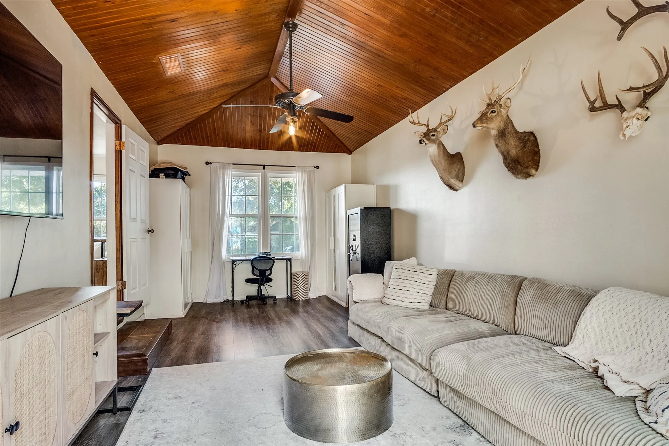 Single Family Residence For Rent in Parker County , 910 Norton Street, Weatherford, Texas 76086, 3 Bedroom, 2 Bathroom, Garage spaces, 1,418 Sqft, built in 0, mls#21361237, Real Estate Agent in Weatherford, Homes For Rent in Parker county, Homes For Rent in Weatherford, Realtor in Weatherford Texas, Real Estate Brokerage Independent Realty Texas, Luminita Cordes Realtor