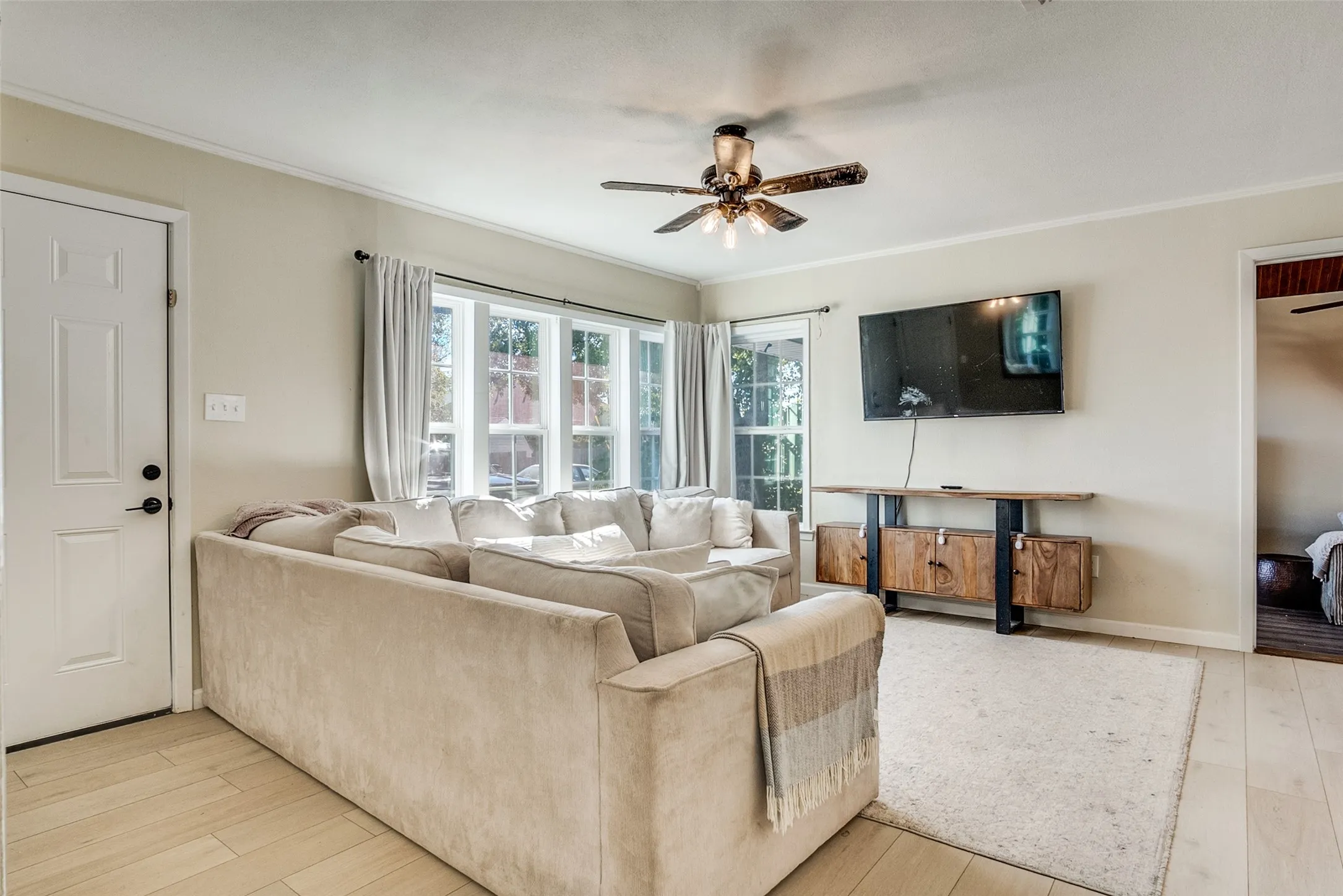 Single Family Residence For Rent in Parker County , 910 Norton Street, Weatherford, Texas 76086, 3 Bedroom, 2 Bathroom, Garage spaces, 1,418 Sqft, built in 0, mls#21361237, Real Estate Agent in Weatherford, Homes For Rent in Parker county, Homes For Rent in Weatherford, Realtor in Weatherford Texas, Real Estate Brokerage Independent Realty Texas, Luminita Cordes Realtor