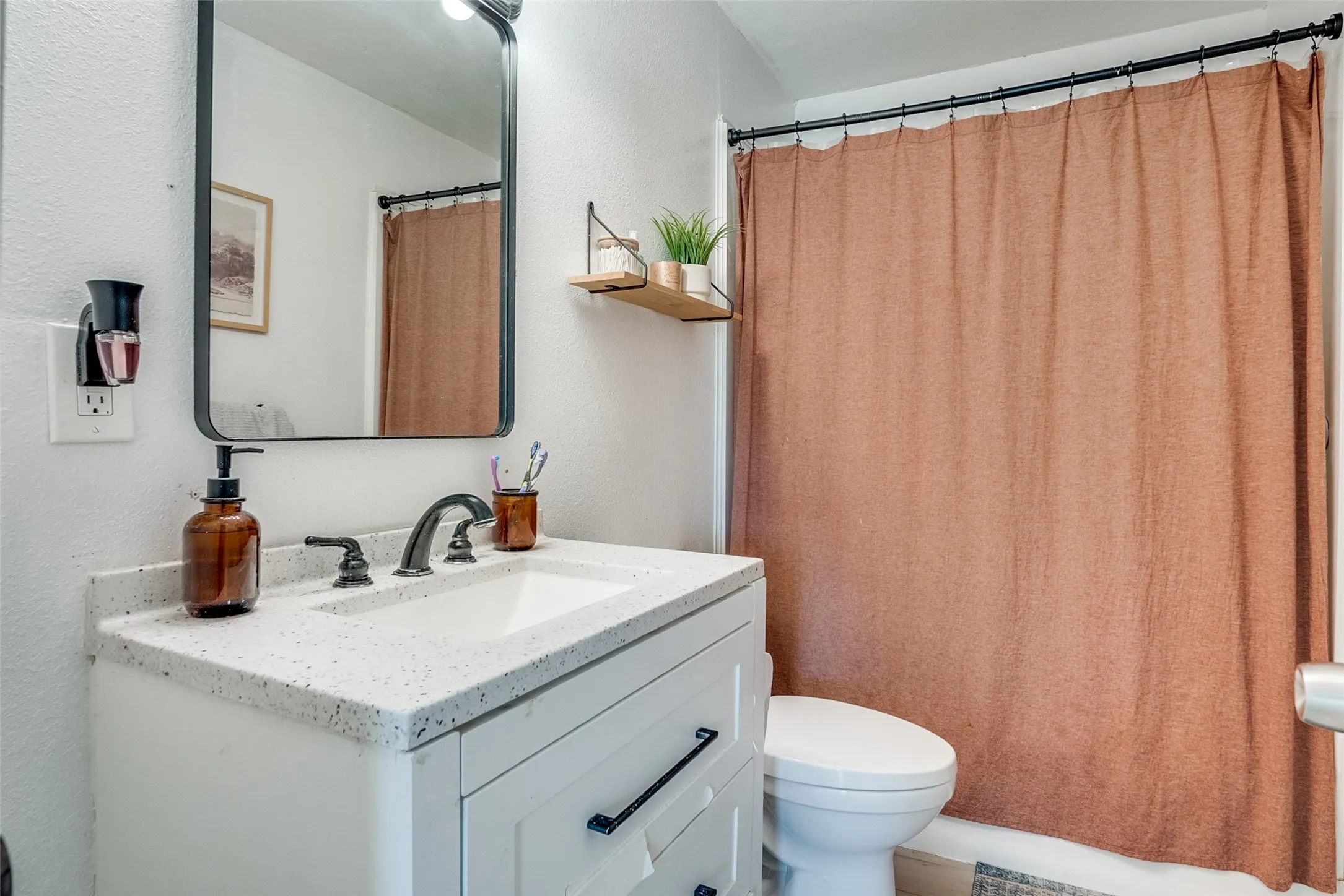 Single Family Residence For Rent in Parker County , 910 Norton Street, Weatherford, Texas 76086, 3 Bedroom, 2 Bathroom, Garage spaces, 1,418 Sqft, built in 0, mls#21361237, Real Estate Agent in Weatherford, Homes For Rent in Parker county, Homes For Rent in Weatherford, Realtor in Weatherford Texas, Real Estate Brokerage Independent Realty Texas, Luminita Cordes Realtor