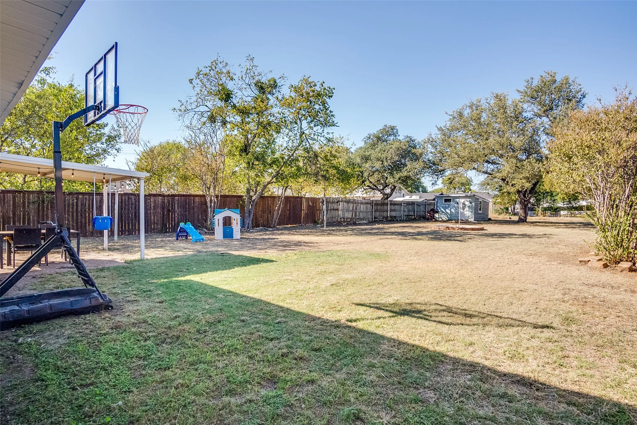 Single Family Residence For Rent in Parker County , 910 Norton Street, Weatherford, Texas 76086, 3 Bedroom, 2 Bathroom, Garage spaces, 1,418 Sqft, built in 0, mls#21361237, Real Estate Agent in Weatherford, Homes For Rent in Parker county, Homes For Rent in Weatherford, Realtor in Weatherford Texas, Real Estate Brokerage Independent Realty Texas, Luminita Cordes Realtor