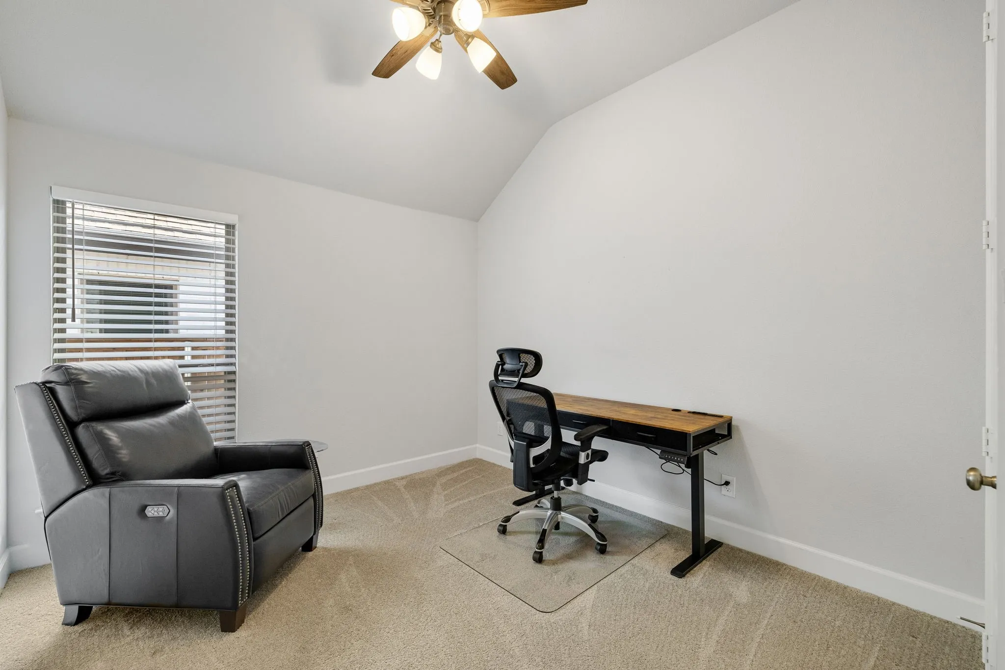 Single Family Residence For Rent in Collin County , 3040 Pedigree Court, Celina, Texas 75009, 4 Bedroom, 3 Bathroom, 2 Garage spaces, 2,545 Sqft, built in 2022, mls#21361242, Real Estate Agent in Celina, Homes For Rent in Collin county, Homes For Rent in Celina, Realtor in Celina Texas, Real Estate Brokerage Independent Realty Texas, Luminita Cordes Realtor