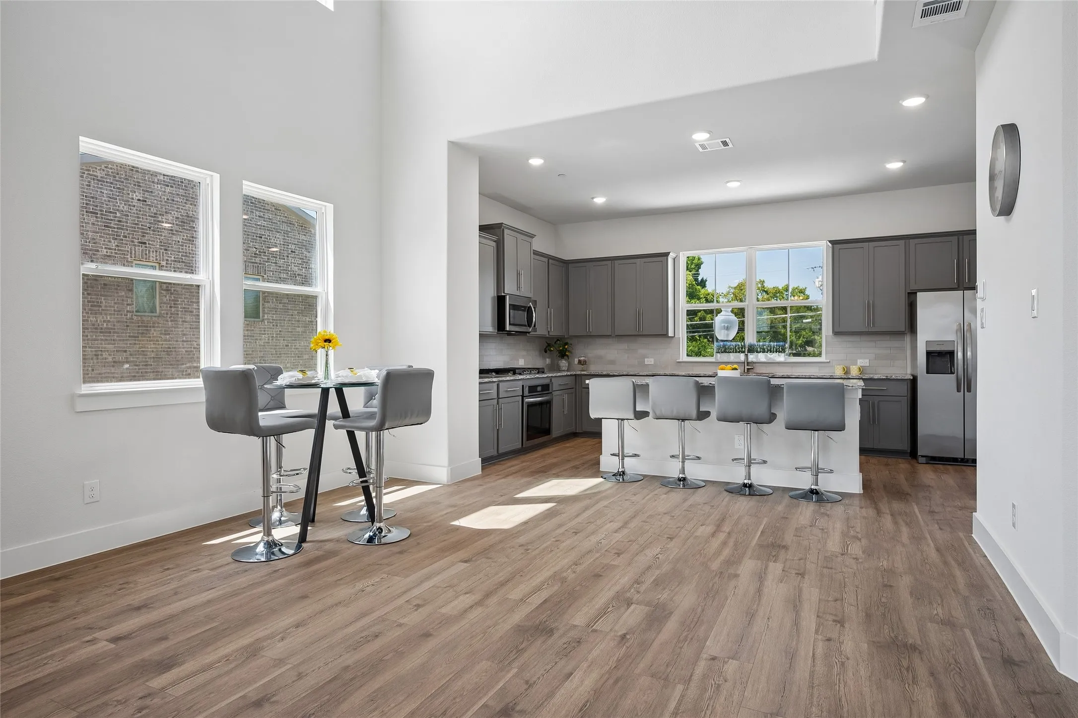 End unit provides an abundance of light