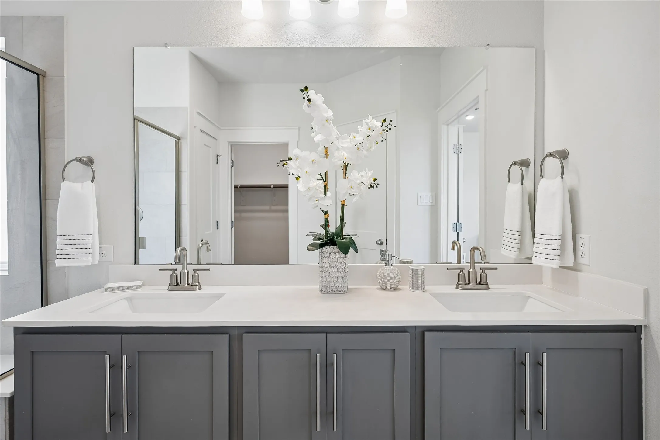 Dual sinks and cabinet storage