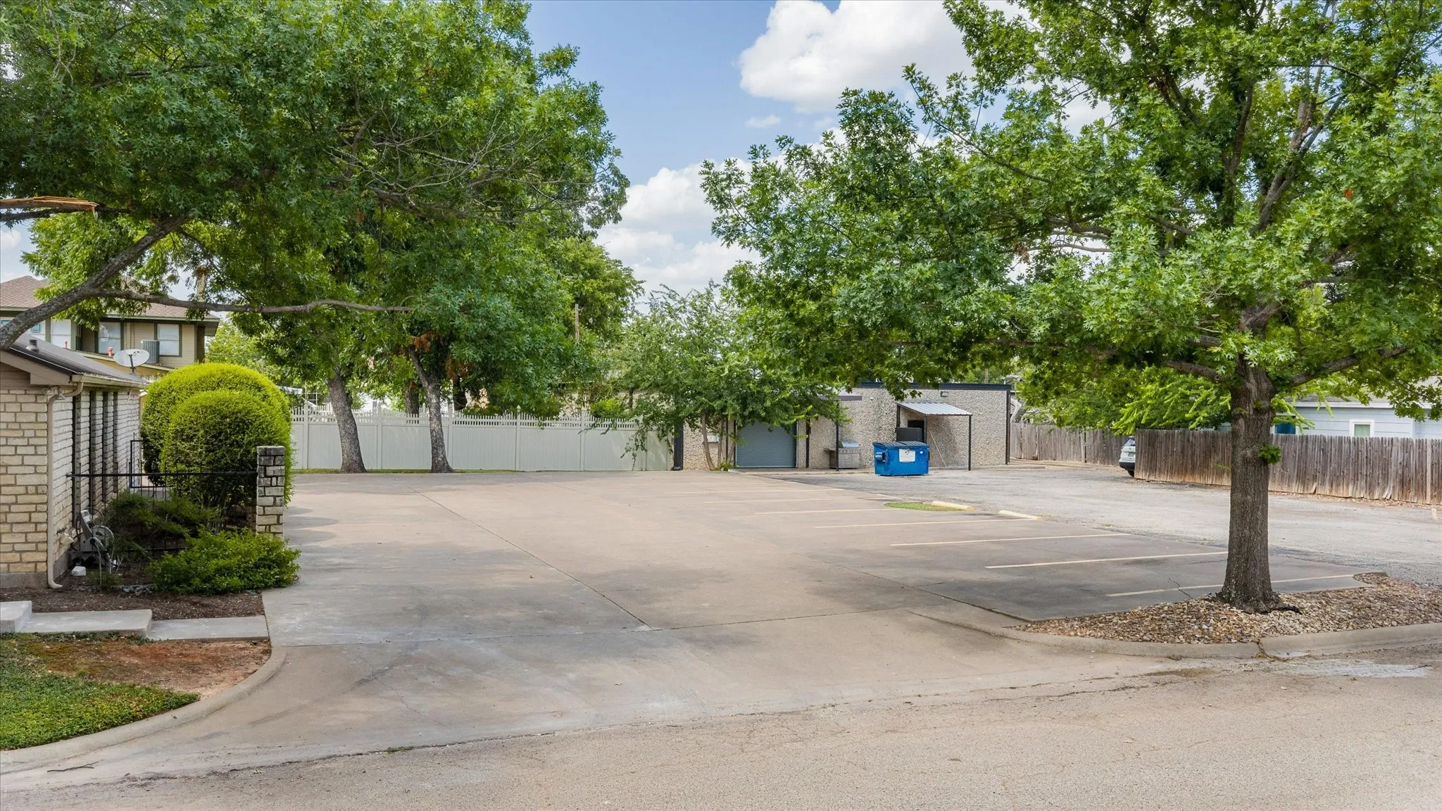 Office For Sale in Hood County , 310 W Bluff Street, Granbury, Texas 76048, 0, 0, Garage spaces, 3,317 Sqft, built in 1973, mls#21350520, Real Estate Agent in Granbury, Homes For Sale in Hood county, Homes For Sale in Granbury, Realtor in Granbury Texas, Real Estate Brokerage Independent Realty Texas, Luminita Cordes Realtor