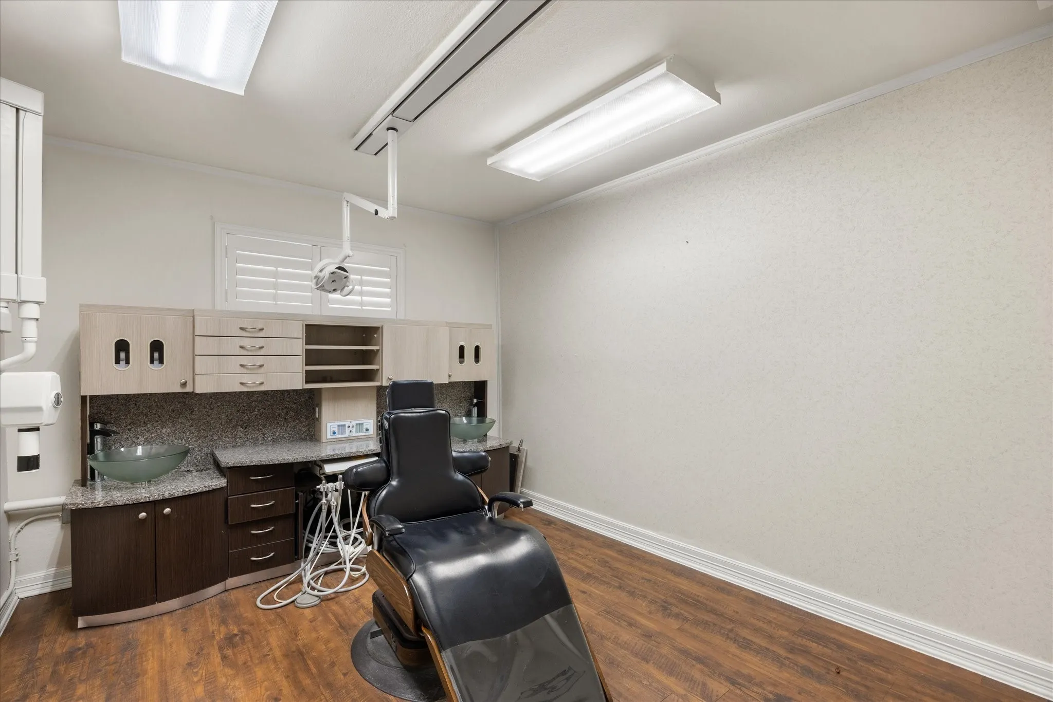 Office For Sale in Hood County , 310 W Bluff Street, Granbury, Texas 76048, 0, 0, Garage spaces, 3,317 Sqft, built in 1973, mls#21350520, Real Estate Agent in Granbury, Homes For Sale in Hood county, Homes For Sale in Granbury, Realtor in Granbury Texas, Real Estate Brokerage Independent Realty Texas, Luminita Cordes Realtor