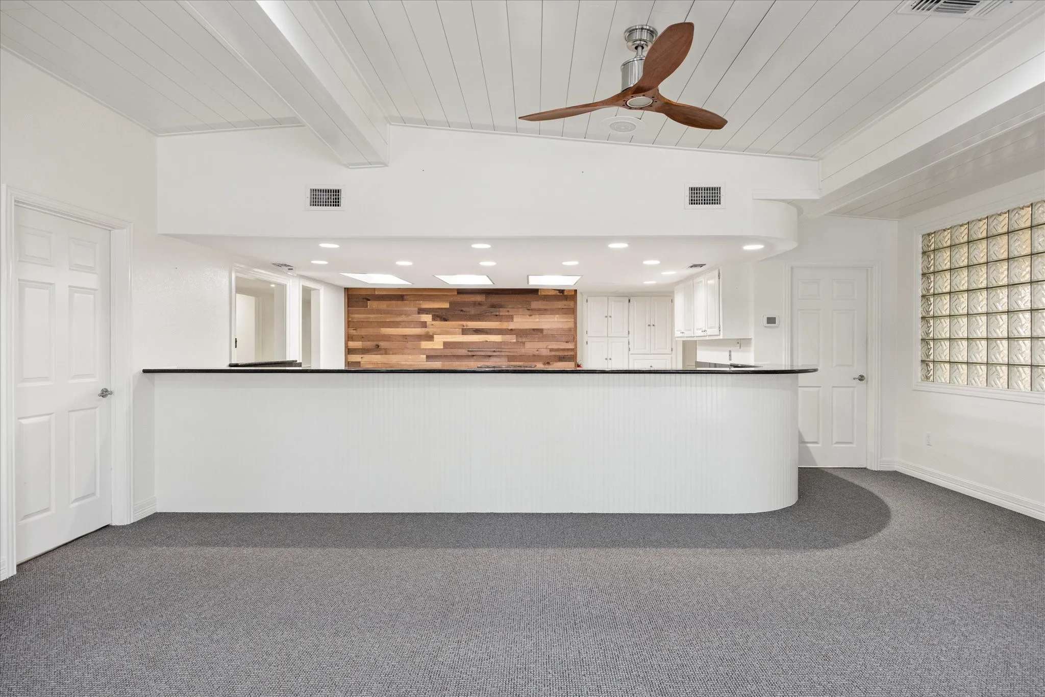 Office For Sale in Hood County , 310 W Bluff Street, Granbury, Texas 76048, 0, 0, Garage spaces, 3,317 Sqft, built in 1973, mls#21350520, Real Estate Agent in Granbury, Homes For Sale in Hood county, Homes For Sale in Granbury, Realtor in Granbury Texas, Real Estate Brokerage Independent Realty Texas, Luminita Cordes Realtor