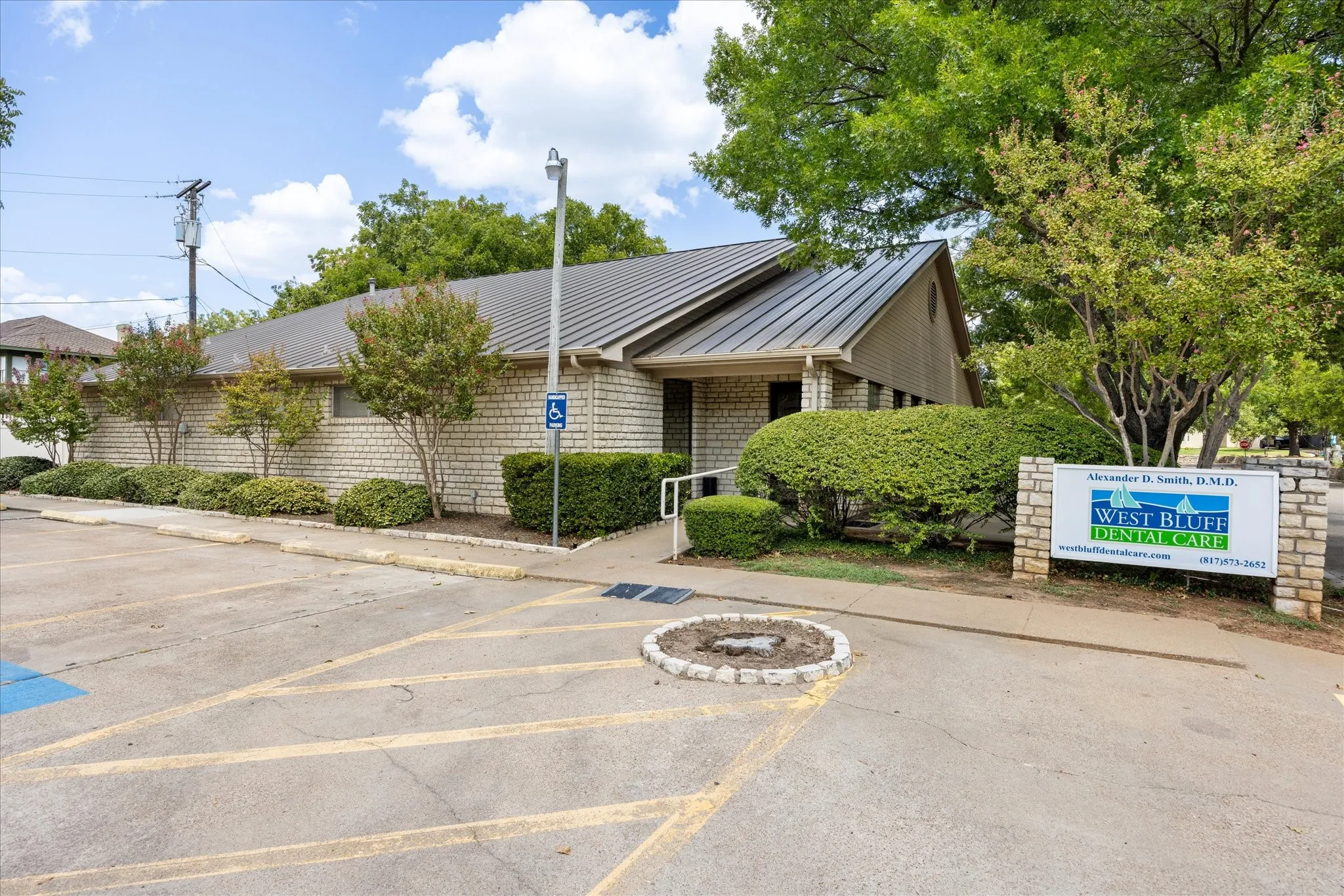 Office For Sale in Hood County , 310 W Bluff Street, Granbury, Texas 76048, 0, 0, Garage spaces, 3,317 Sqft, built in 1973, mls#21350520, Real Estate Agent in Granbury, Homes For Sale in Hood county, Homes For Sale in Granbury, Realtor in Granbury Texas, Real Estate Brokerage Independent Realty Texas, Luminita Cordes Realtor