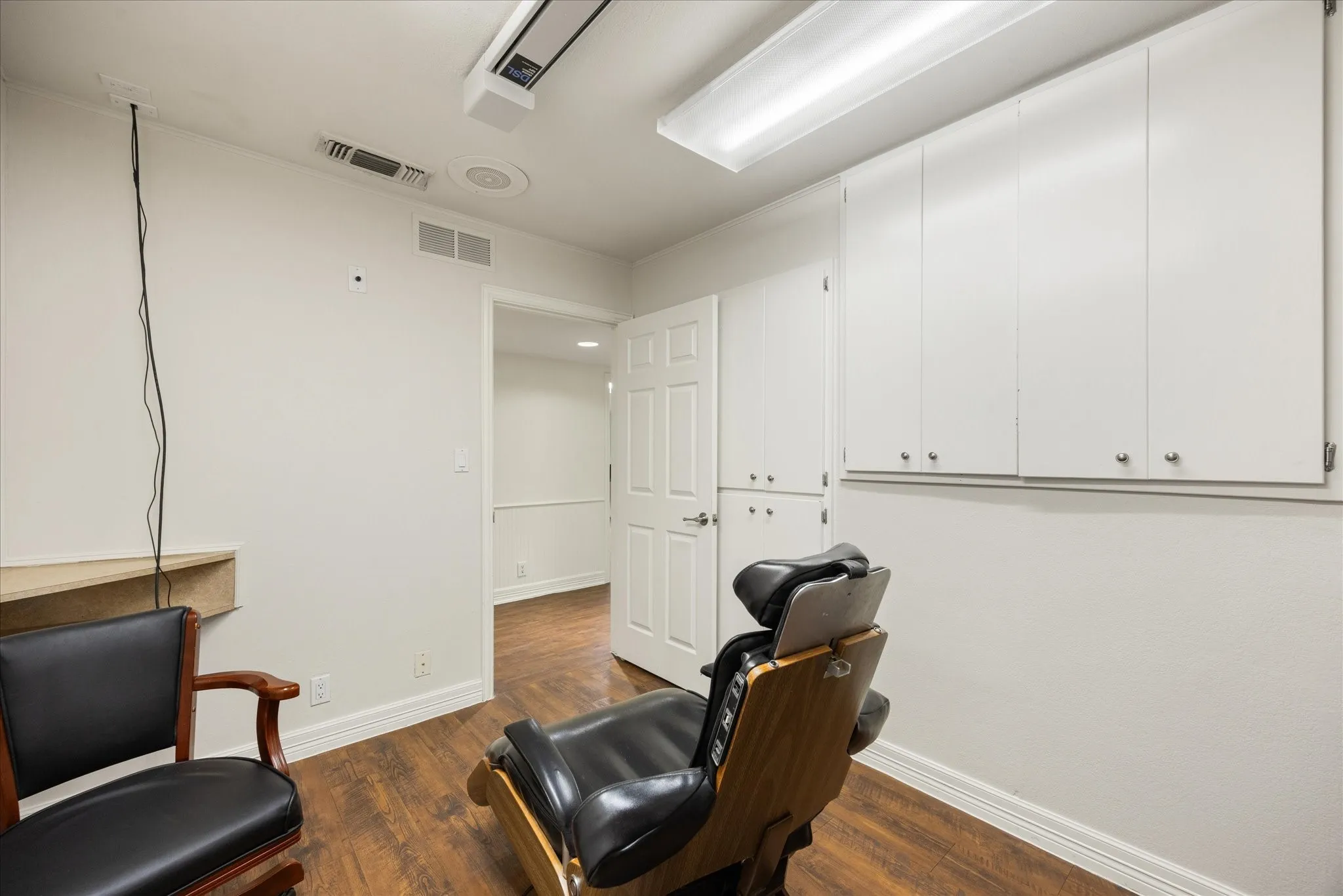 Office For Sale in Hood County , 310 W Bluff Street, Granbury, Texas 76048, 0, 0, Garage spaces, 3,317 Sqft, built in 1973, mls#21350520, Real Estate Agent in Granbury, Homes For Sale in Hood county, Homes For Sale in Granbury, Realtor in Granbury Texas, Real Estate Brokerage Independent Realty Texas, Luminita Cordes Realtor