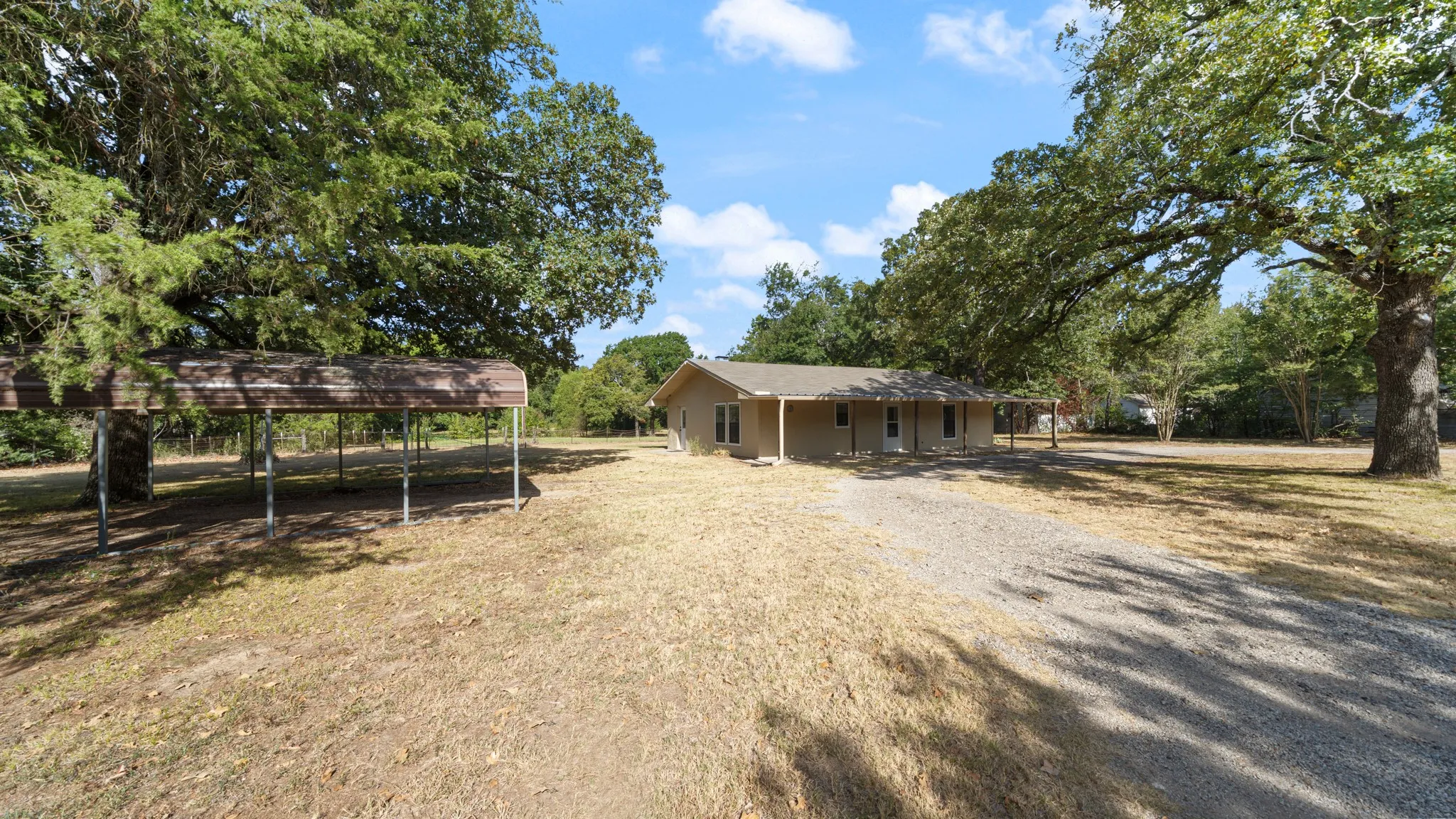Single Family Residence For Sale in Henderson County , 1320 Johnson Lane, Kemp, Texas 75143, 2 Bedroom, 2 Bathroom, Garage spaces, 1,300 Sqft, built in 1986, mls#21359368, Real Estate Agent in Kemp, Homes For Sale in Henderson county, Homes For Sale in Kemp, Realtor in Kemp Texas, Real Estate Brokerage Independent Realty Texas, Luminita Cordes Realtor