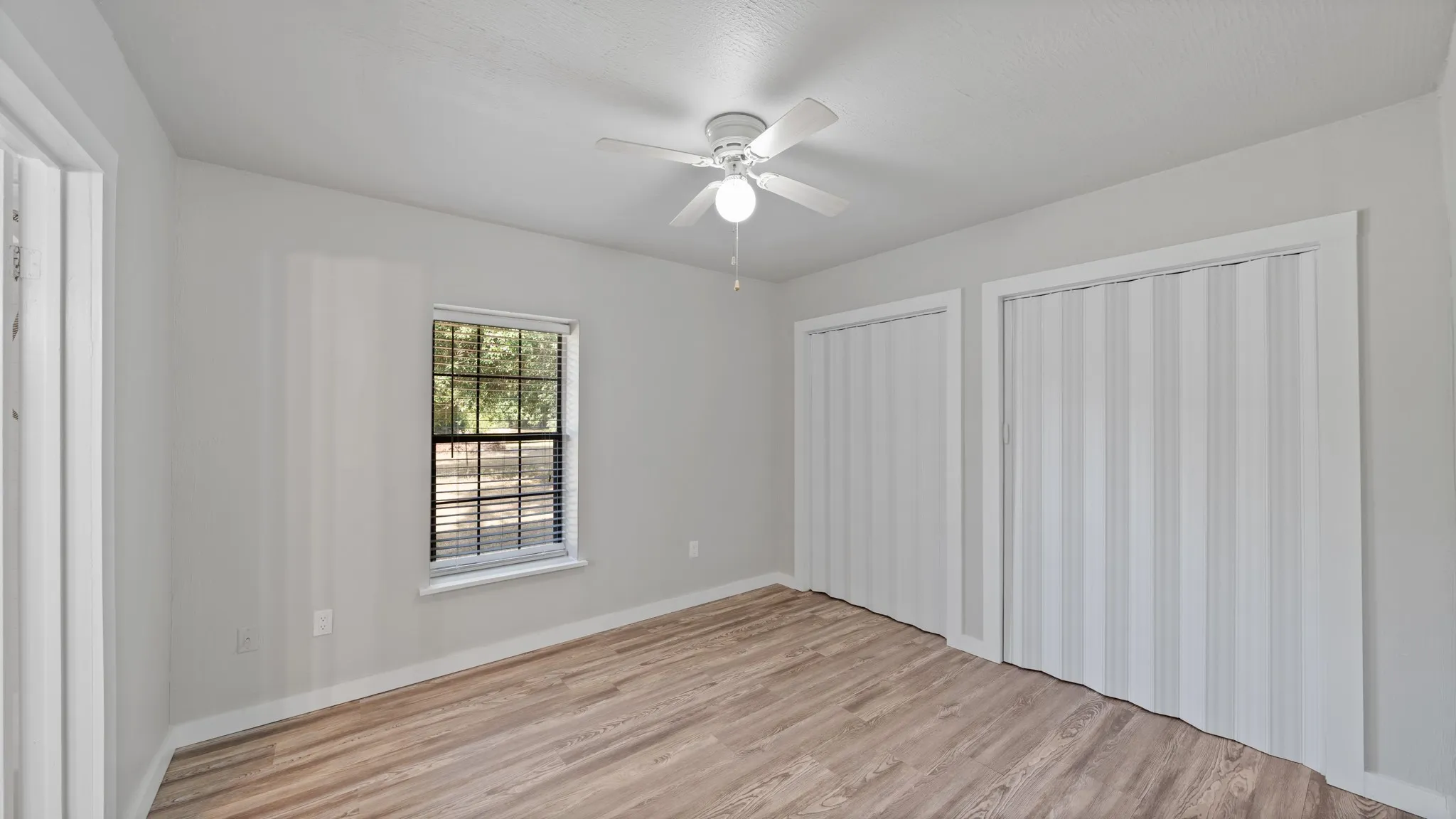 Single Family Residence For Sale in Henderson County , 1320 Johnson Lane, Kemp, Texas 75143, 2 Bedroom, 2 Bathroom, Garage spaces, 1,300 Sqft, built in 1986, mls#21359368, Real Estate Agent in Kemp, Homes For Sale in Henderson county, Homes For Sale in Kemp, Realtor in Kemp Texas, Real Estate Brokerage Independent Realty Texas, Luminita Cordes Realtor