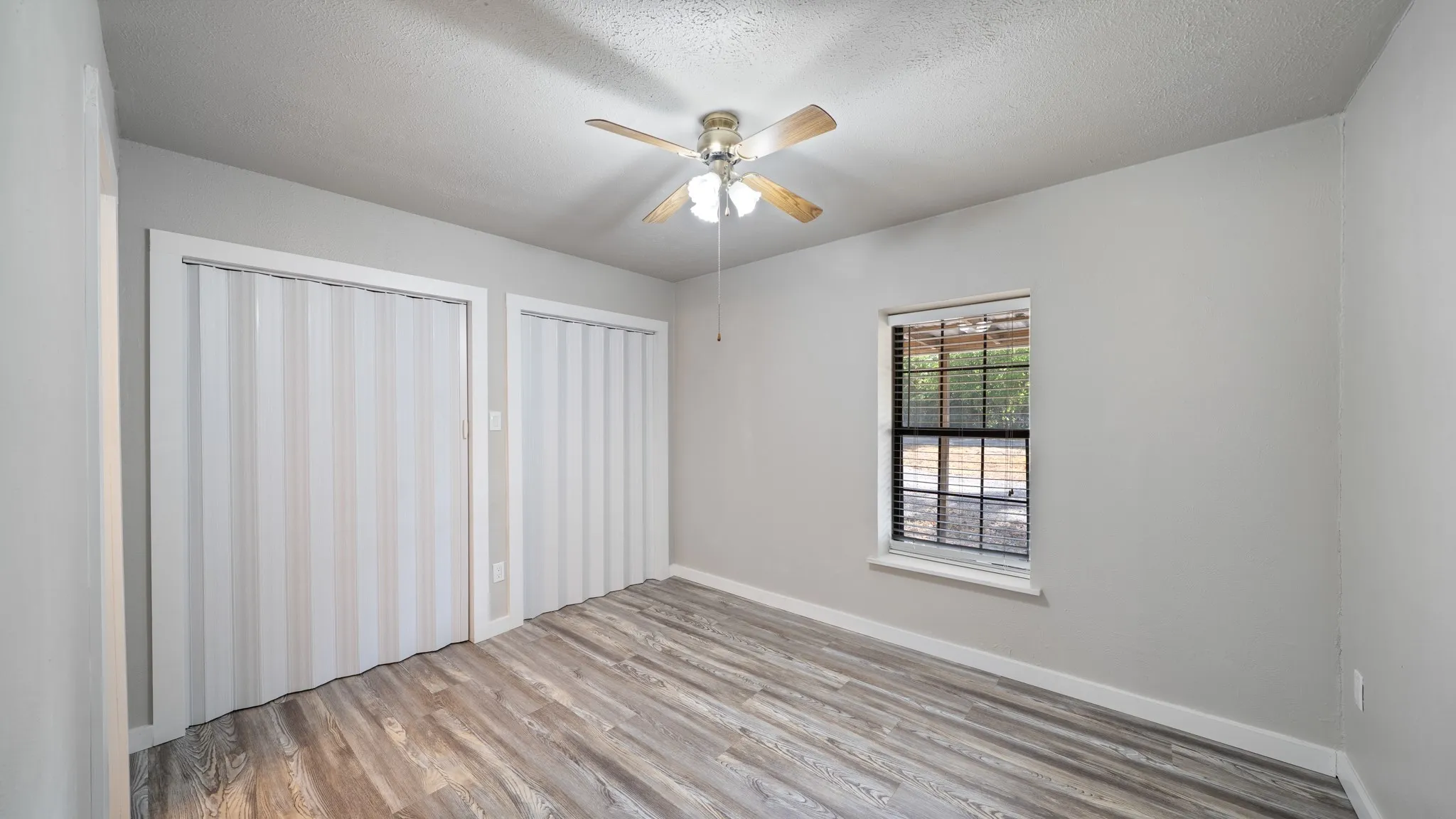 Single Family Residence For Sale in Henderson County , 1320 Johnson Lane, Kemp, Texas 75143, 2 Bedroom, 2 Bathroom, Garage spaces, 1,300 Sqft, built in 1986, mls#21359368, Real Estate Agent in Kemp, Homes For Sale in Henderson county, Homes For Sale in Kemp, Realtor in Kemp Texas, Real Estate Brokerage Independent Realty Texas, Luminita Cordes Realtor