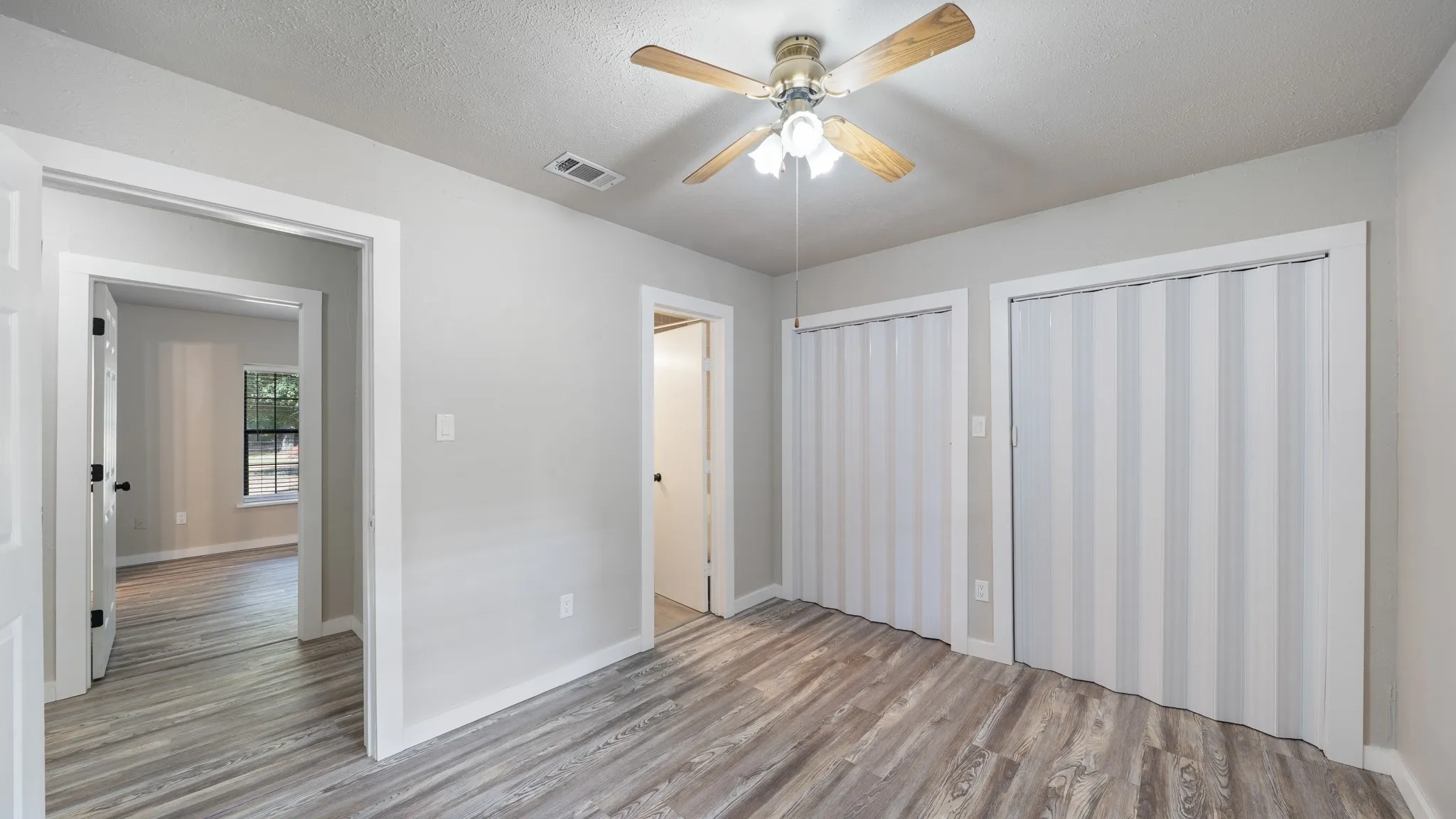 Single Family Residence For Sale in Henderson County , 1320 Johnson Lane, Kemp, Texas 75143, 2 Bedroom, 2 Bathroom, Garage spaces, 1,300 Sqft, built in 1986, mls#21359368, Real Estate Agent in Kemp, Homes For Sale in Henderson county, Homes For Sale in Kemp, Realtor in Kemp Texas, Real Estate Brokerage Independent Realty Texas, Luminita Cordes Realtor