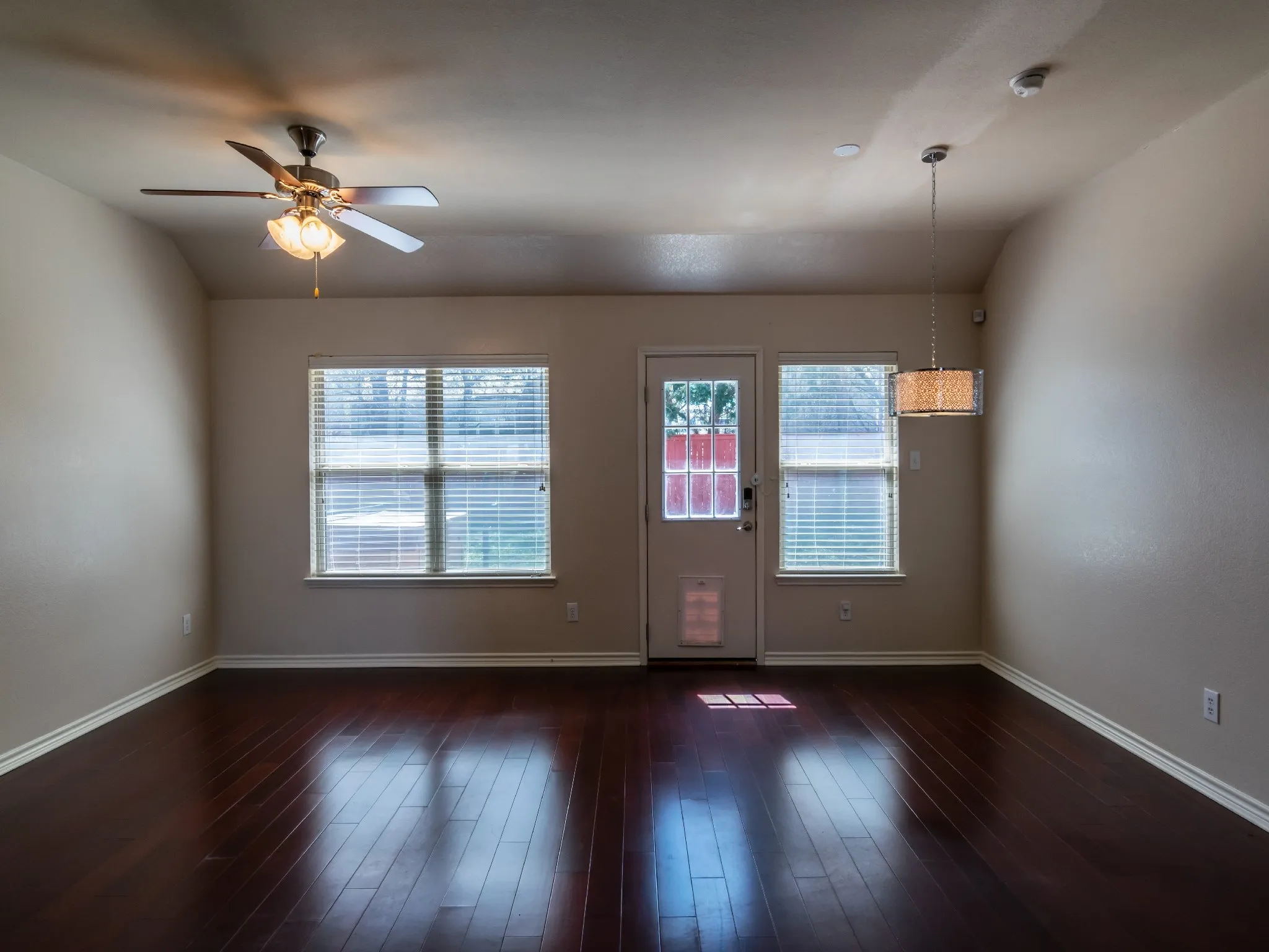 Single Family Residence For Rent in Denton County , 472 Northbrook Avenue, Oak Point, Texas 75068, 3 Bedroom, 2 Bathroom, 2 Garage spaces, 1,676 Sqft, built in 2009, mls#21361254, Real Estate Agent in Oak Point, Homes For Rent in Denton county, Homes For Rent in Oak Point, Realtor in Oak Point Texas, Real Estate Brokerage Independent Realty Texas, Luminita Cordes Realtor