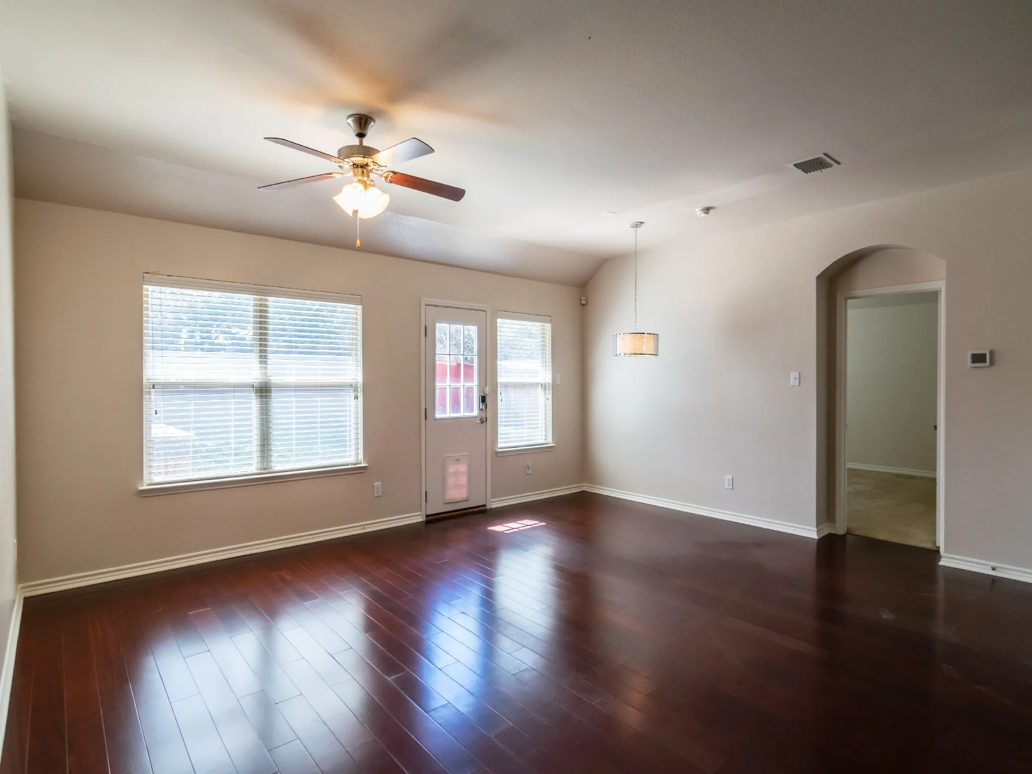 Single Family Residence For Rent in Denton County , 472 Northbrook Avenue, Oak Point, Texas 75068, 3 Bedroom, 2 Bathroom, 2 Garage spaces, 1,676 Sqft, built in 2009, mls#21361254, Real Estate Agent in Oak Point, Homes For Rent in Denton county, Homes For Rent in Oak Point, Realtor in Oak Point Texas, Real Estate Brokerage Independent Realty Texas, Luminita Cordes Realtor