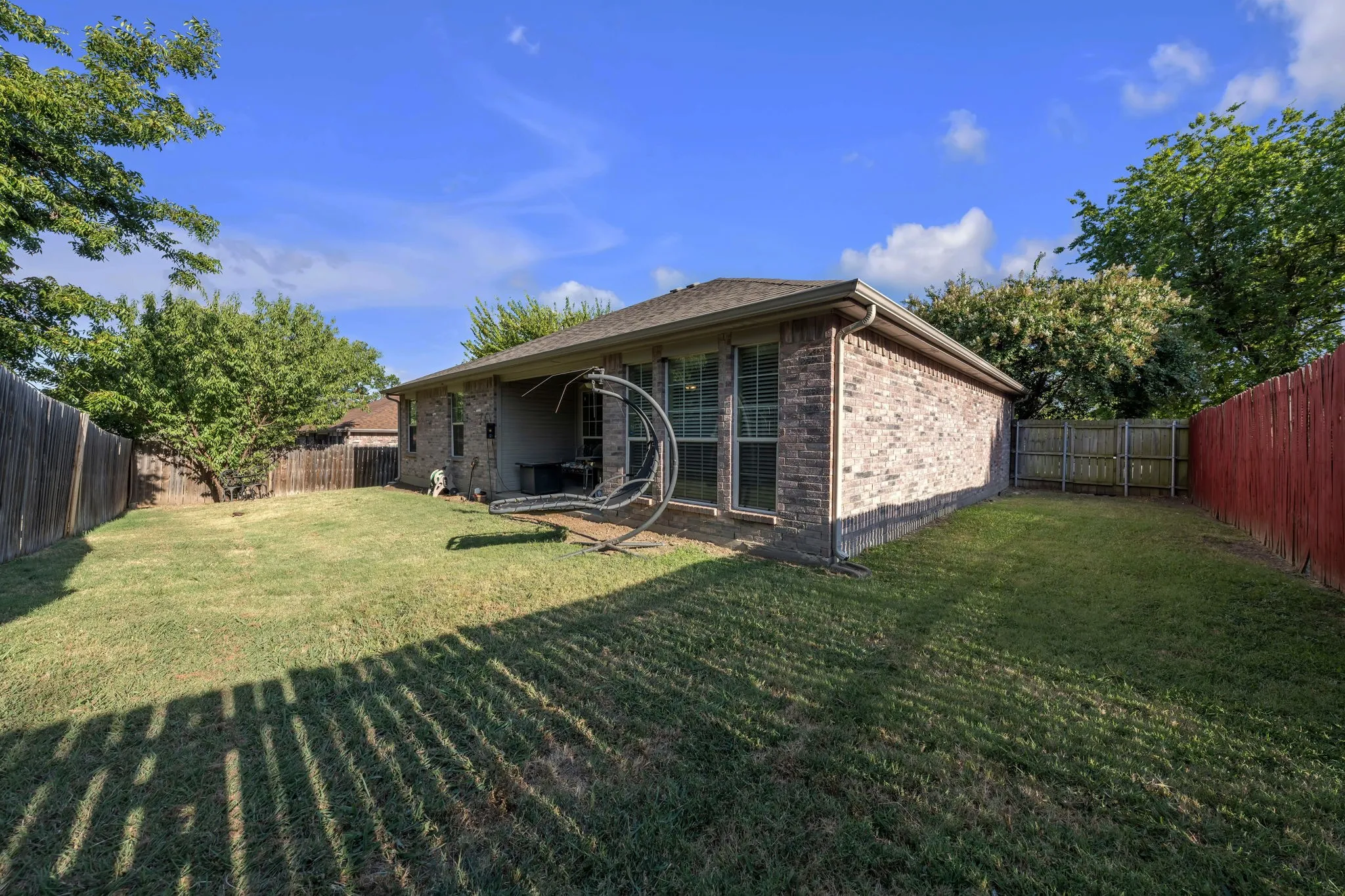 Single Family Residence For Sale in Rockwall County , 605 E Ross Street, Rockwall, Texas 75087, 3 Bedroom, 2 Bathroom, 2 Garage spaces, 1,361 Sqft, built in 2006, mls#21361240, Real Estate Agent in Rockwall, Homes For Sale in Rockwall county, Homes For Sale in Rockwall, Realtor in Rockwall Texas, Real Estate Brokerage Independent Realty Texas, Luminita Cordes Realtor