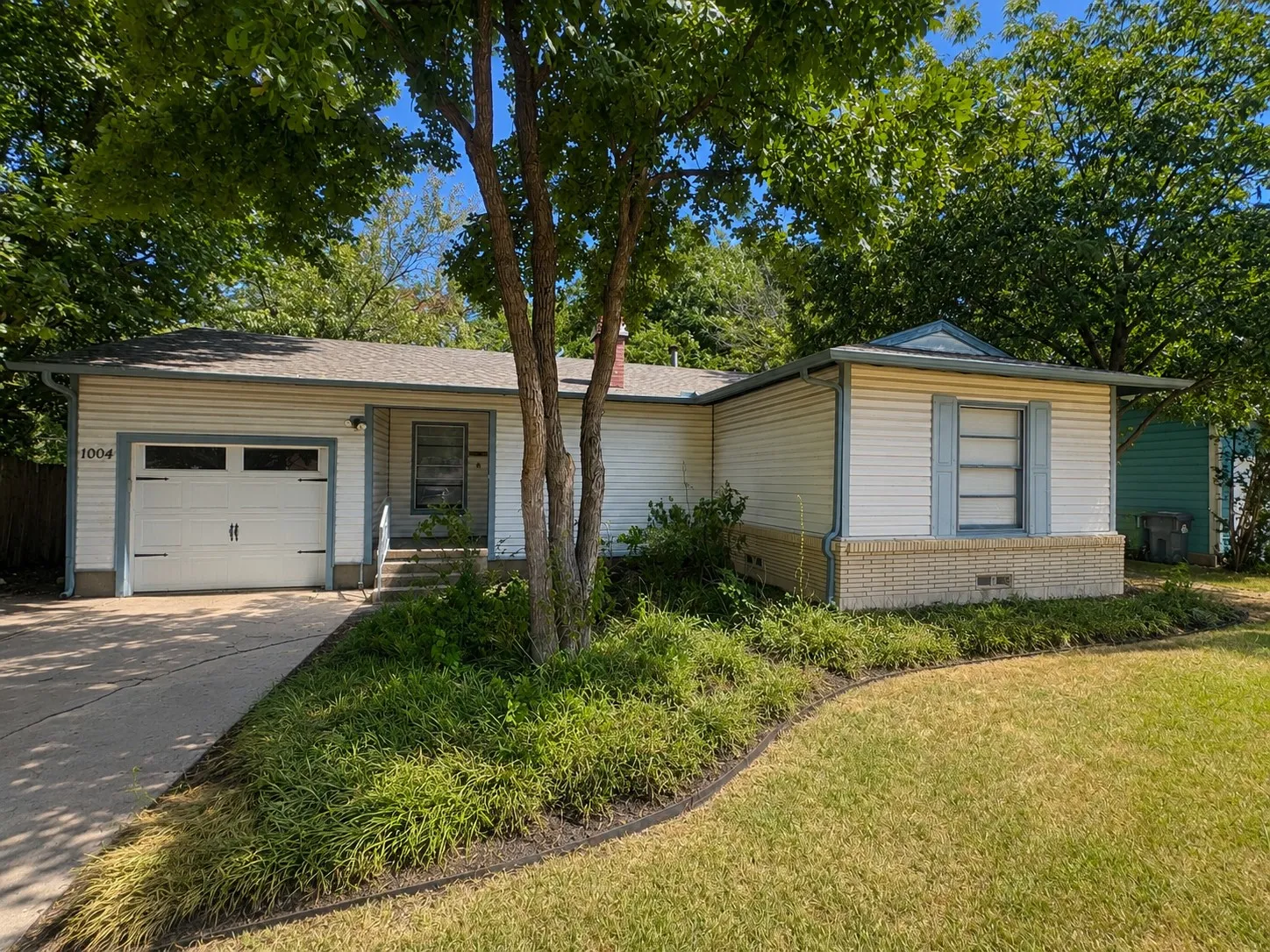 Single Family Residence For Sale in Denton County , 1004 Cordell Street, Denton, Texas 76201, 3 Bedroom, 2 Bathroom, 1 Garage spaces, 1,093 Sqft, built in 1949, mls#21357350, Real Estate Agent in Denton, Homes For Sale in Denton county, Homes For Sale in Denton, Realtor in Denton Texas, Real Estate Brokerage Independent Realty Texas, Luminita Cordes Realtor