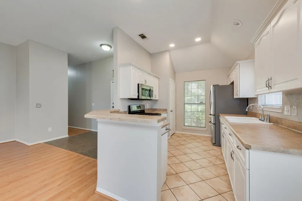 Single Family Residence For Rent in Collin County , 7581 Lancelot Road, Frisco, Texas 75035, 3 Bedroom, 2 Bathroom, 2 Garage spaces, 1,491 Sqft, built in 1993, mls#21360819, Real Estate Agent in Frisco, Homes For Rent in Collin county, Homes For Rent in Frisco, Realtor in Frisco Texas, Real Estate Brokerage Independent Realty Texas, Luminita Cordes Realtor