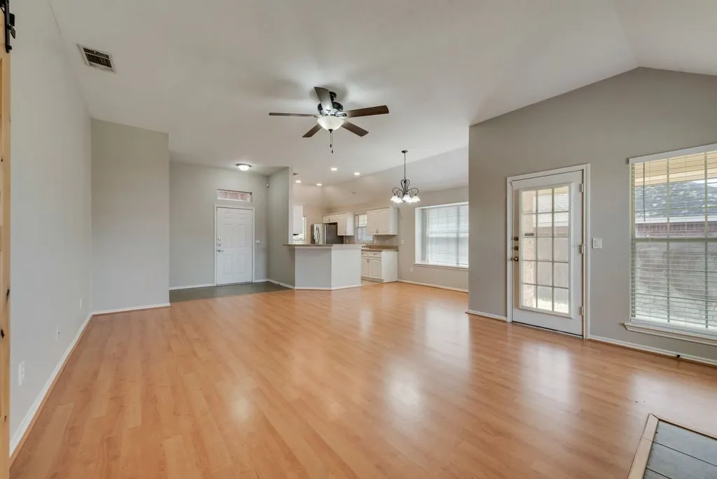 Single Family Residence For Rent in Collin County , 7581 Lancelot Road, Frisco, Texas 75035, 3 Bedroom, 2 Bathroom, 2 Garage spaces, 1,491 Sqft, built in 1993, mls#21360819, Real Estate Agent in Frisco, Homes For Rent in Collin county, Homes For Rent in Frisco, Realtor in Frisco Texas, Real Estate Brokerage Independent Realty Texas, Luminita Cordes Realtor