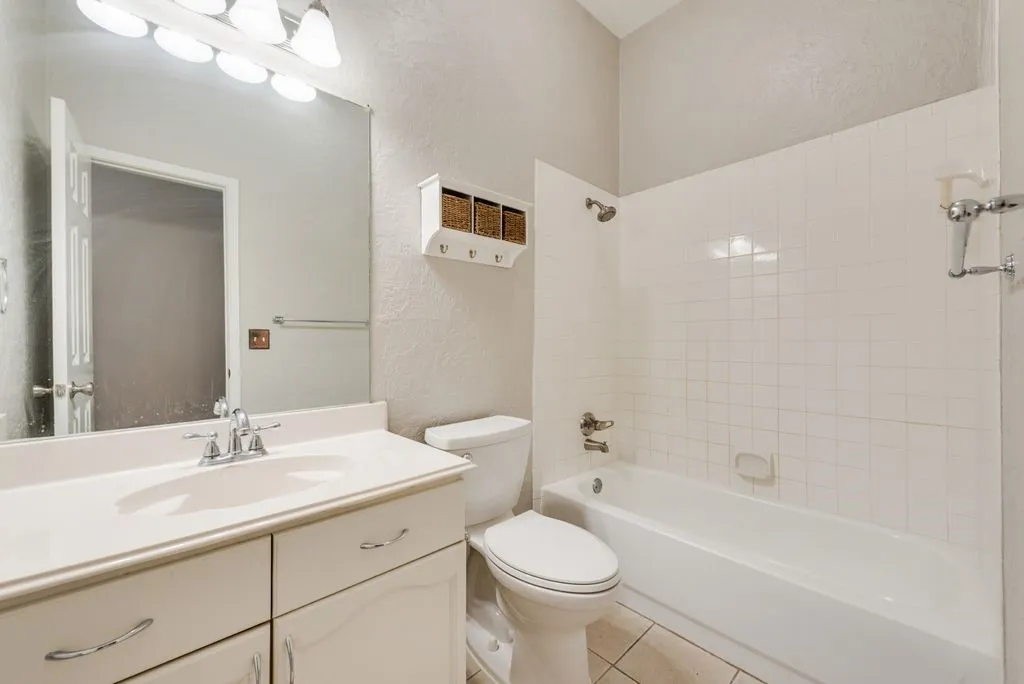 Single Family Residence For Rent in Collin County , 7581 Lancelot Road, Frisco, Texas 75035, 3 Bedroom, 2 Bathroom, 2 Garage spaces, 1,491 Sqft, built in 1993, mls#21360819, Real Estate Agent in Frisco, Homes For Rent in Collin county, Homes For Rent in Frisco, Realtor in Frisco Texas, Real Estate Brokerage Independent Realty Texas, Luminita Cordes Realtor