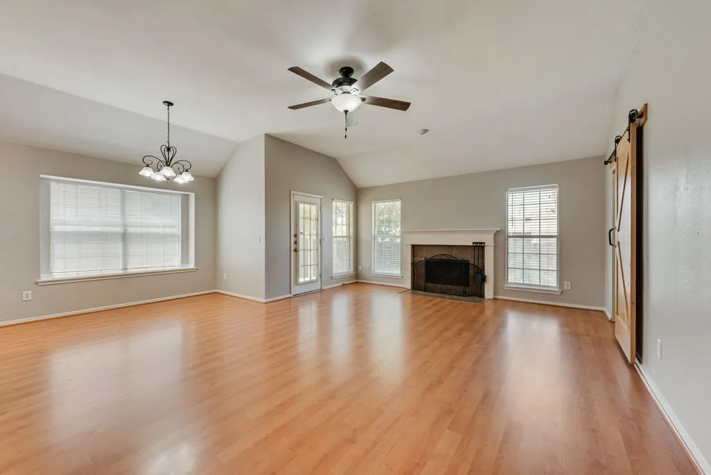 Single Family Residence For Rent in Collin County , 7581 Lancelot Road, Frisco, Texas 75035, 3 Bedroom, 2 Bathroom, 2 Garage spaces, 1,491 Sqft, built in 1993, mls#21360819, Real Estate Agent in Frisco, Homes For Rent in Collin county, Homes For Rent in Frisco, Realtor in Frisco Texas, Real Estate Brokerage Independent Realty Texas, Luminita Cordes Realtor