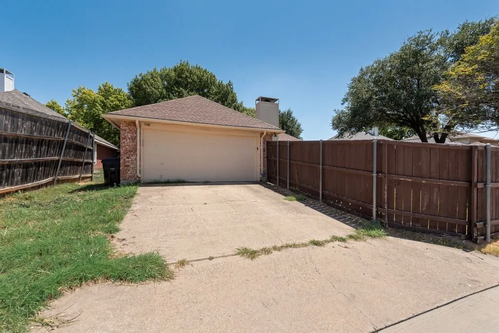 Single Family Residence For Rent in Collin County , 7581 Lancelot Road, Frisco, Texas 75035, 3 Bedroom, 2 Bathroom, 2 Garage spaces, 1,491 Sqft, built in 1993, mls#21360819, Real Estate Agent in Frisco, Homes For Rent in Collin county, Homes For Rent in Frisco, Realtor in Frisco Texas, Real Estate Brokerage Independent Realty Texas, Luminita Cordes Realtor