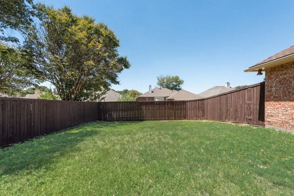Single Family Residence For Rent in Collin County , 7581 Lancelot Road, Frisco, Texas 75035, 3 Bedroom, 2 Bathroom, 2 Garage spaces, 1,491 Sqft, built in 1993, mls#21360819, Real Estate Agent in Frisco, Homes For Rent in Collin county, Homes For Rent in Frisco, Realtor in Frisco Texas, Real Estate Brokerage Independent Realty Texas, Luminita Cordes Realtor