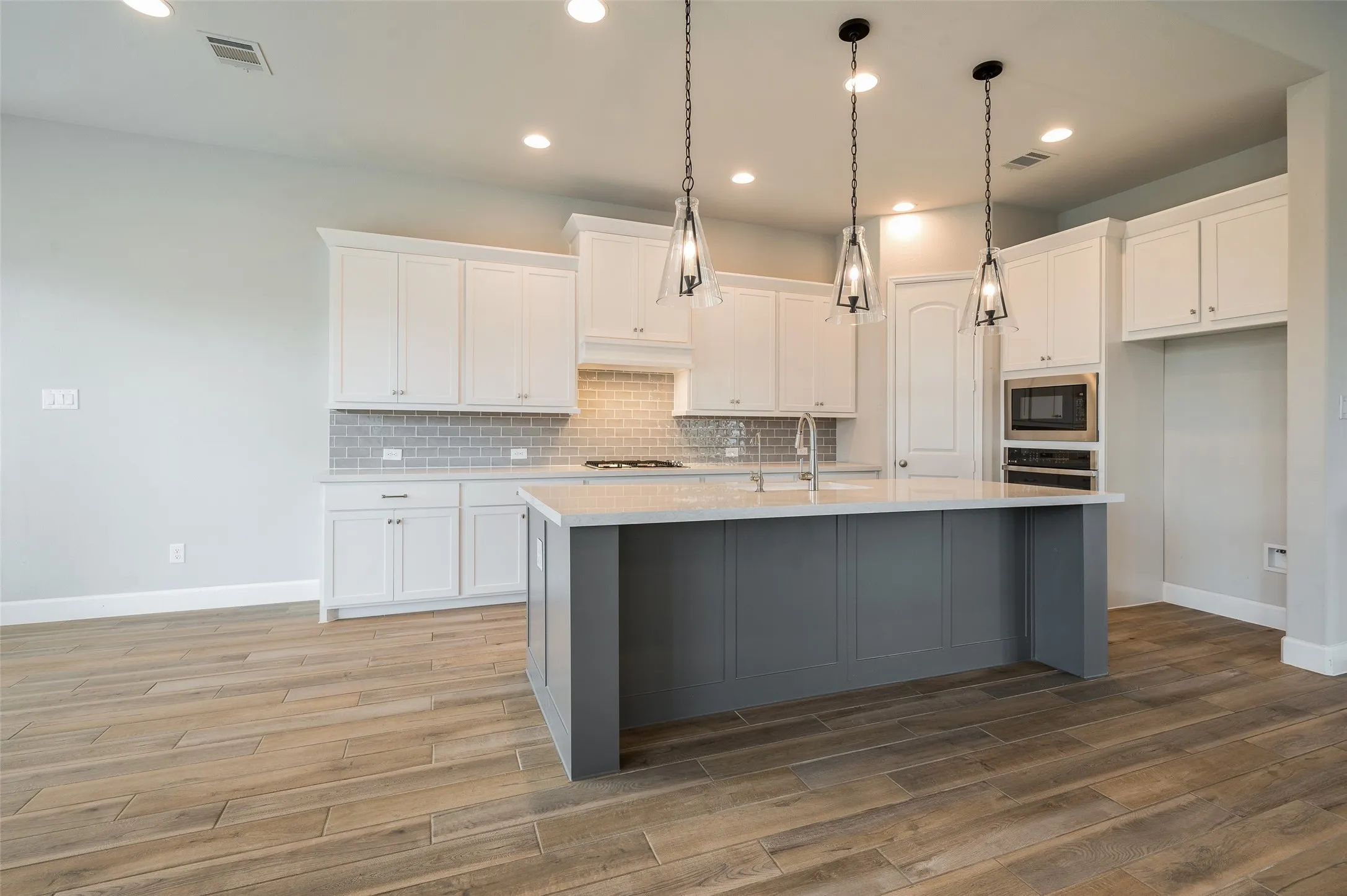 Single Family Residence For Sale in Denton County , 1008 Turtle Creek Avenue, Denton, Texas 76210, 4 Bedroom, 4 Bathroom, 3 Garage spaces, 2,964 Sqft, built in 2021, mls#21361257, Real Estate Agent in Denton, Homes For Sale in Denton county, Homes For Sale in Denton, Realtor in Denton Texas, Real Estate Brokerage Independent Realty Texas, Luminita Cordes Realtor