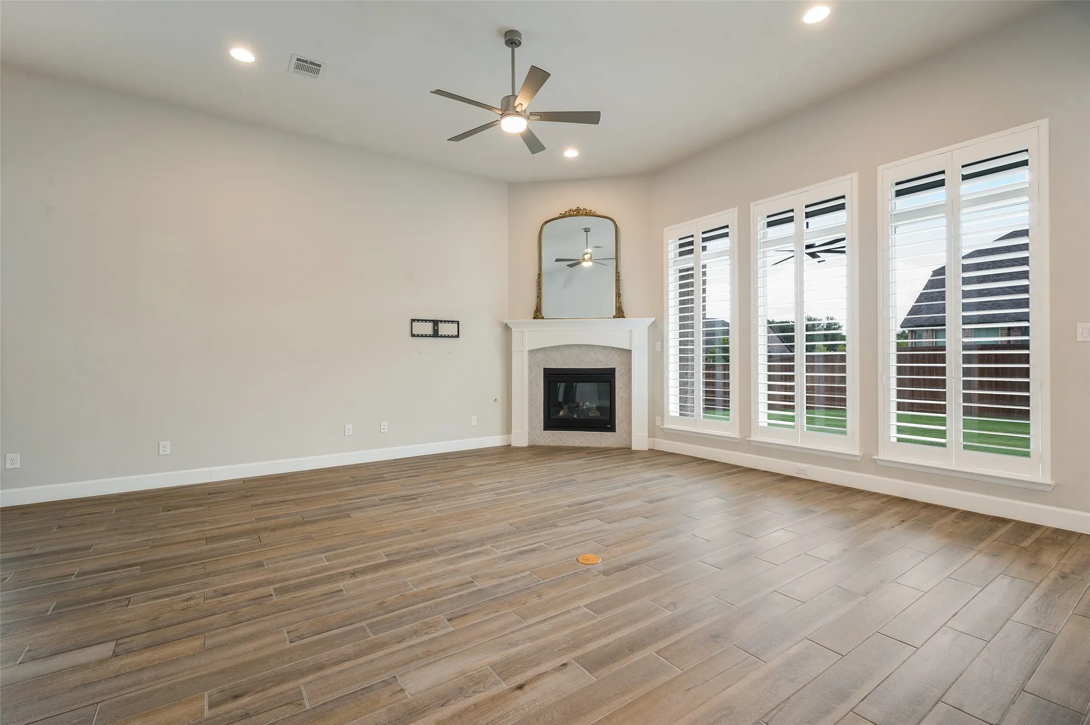 Single Family Residence For Sale in Denton County , 1008 Turtle Creek Avenue, Denton, Texas 76210, 4 Bedroom, 4 Bathroom, 3 Garage spaces, 2,964 Sqft, built in 2021, mls#21361257, Real Estate Agent in Denton, Homes For Sale in Denton county, Homes For Sale in Denton, Realtor in Denton Texas, Real Estate Brokerage Independent Realty Texas, Luminita Cordes Realtor