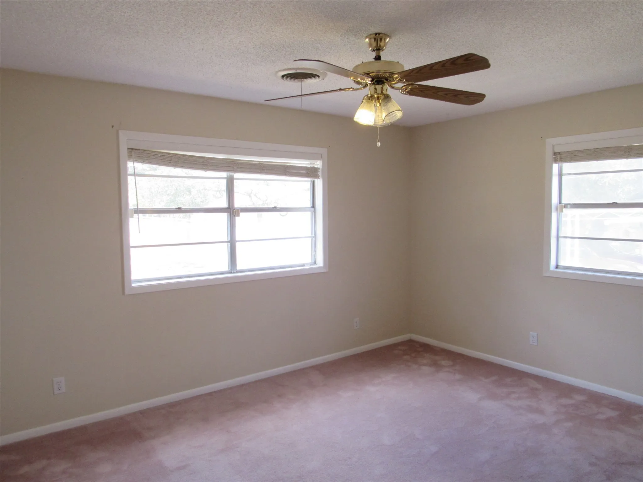 Single Family Residence For Sale in Falls County , 423 W Anders Street, Marlin, Texas 76661, 3 Bedroom, 2 Bathroom, 2 Garage spaces, 2,392 Sqft, built in 1973, Price $129,000, mls#21359248, Real Estate Agent in Marlin, Homes For Sale in Falls county, Homes For Sale in Marlin, Realtor in Marlin Texas, Real Estate Brokerage Independent Realty Texas, Luminita Cordes Realtor