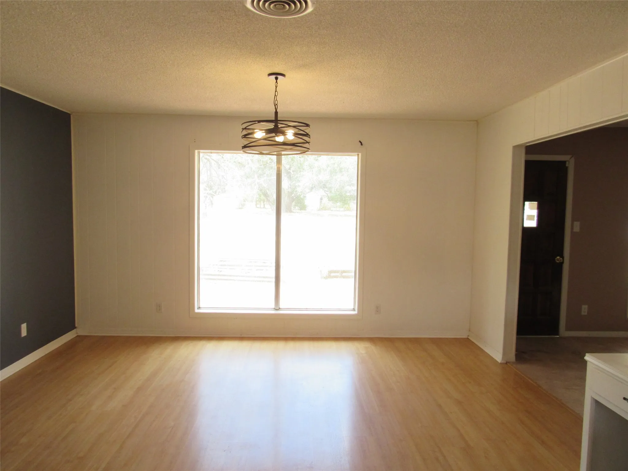 Single Family Residence For Sale in Falls County , 423 W Anders Street, Marlin, Texas 76661, 3 Bedroom, 2 Bathroom, 2 Garage spaces, 2,392 Sqft, built in 1973, Price $129,000, mls#21359248, Real Estate Agent in Marlin, Homes For Sale in Falls county, Homes For Sale in Marlin, Realtor in Marlin Texas, Real Estate Brokerage Independent Realty Texas, Luminita Cordes Realtor