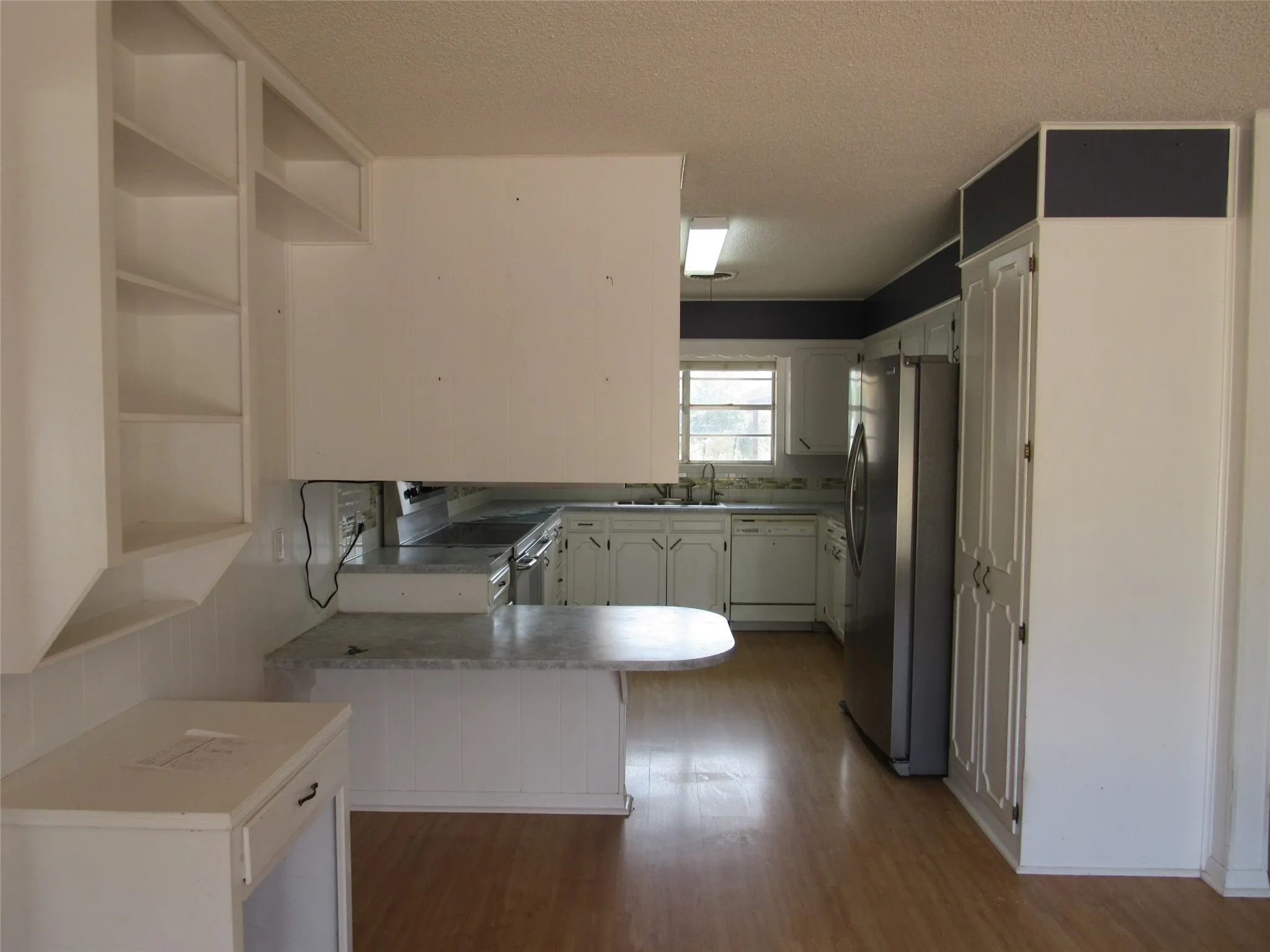Single Family Residence For Sale in Falls County , 423 W Anders Street, Marlin, Texas 76661, 3 Bedroom, 2 Bathroom, 2 Garage spaces, 2,392 Sqft, built in 1973, Price $129,000, mls#21359248, Real Estate Agent in Marlin, Homes For Sale in Falls county, Homes For Sale in Marlin, Realtor in Marlin Texas, Real Estate Brokerage Independent Realty Texas, Luminita Cordes Realtor