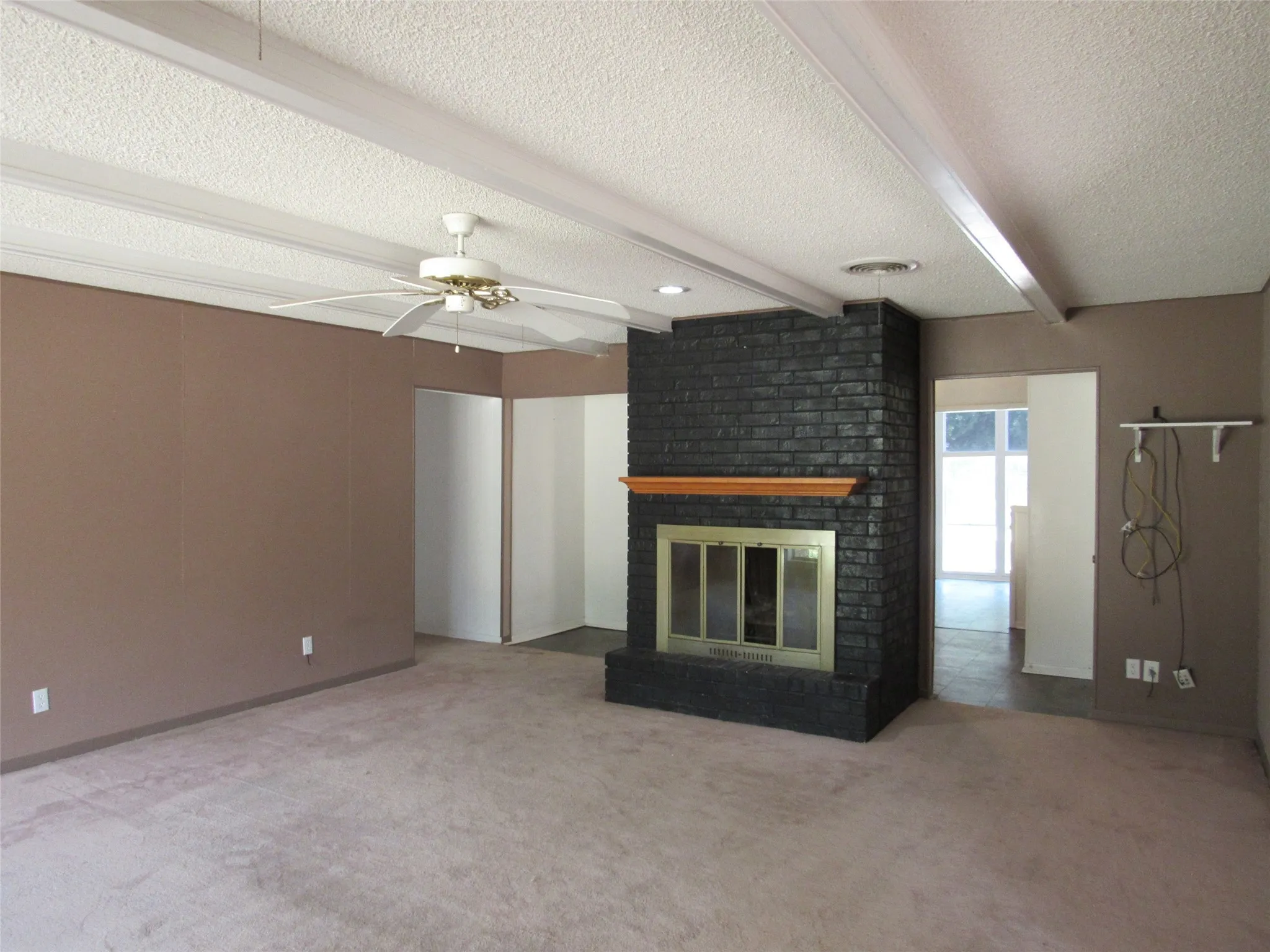 Single Family Residence For Sale in Falls County , 423 W Anders Street, Marlin, Texas 76661, 3 Bedroom, 2 Bathroom, 2 Garage spaces, 2,392 Sqft, built in 1973, Price $129,000, mls#21359248, Real Estate Agent in Marlin, Homes For Sale in Falls county, Homes For Sale in Marlin, Realtor in Marlin Texas, Real Estate Brokerage Independent Realty Texas, Luminita Cordes Realtor