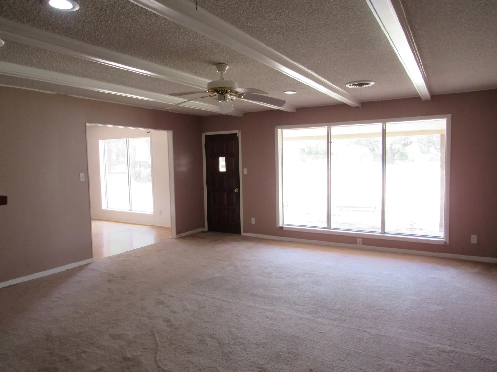 Single Family Residence For Sale in Falls County , 423 W Anders Street, Marlin, Texas 76661, 3 Bedroom, 2 Bathroom, 2 Garage spaces, 2,392 Sqft, built in 1973, Price $129,000, mls#21359248, Real Estate Agent in Marlin, Homes For Sale in Falls county, Homes For Sale in Marlin, Realtor in Marlin Texas, Real Estate Brokerage Independent Realty Texas, Luminita Cordes Realtor