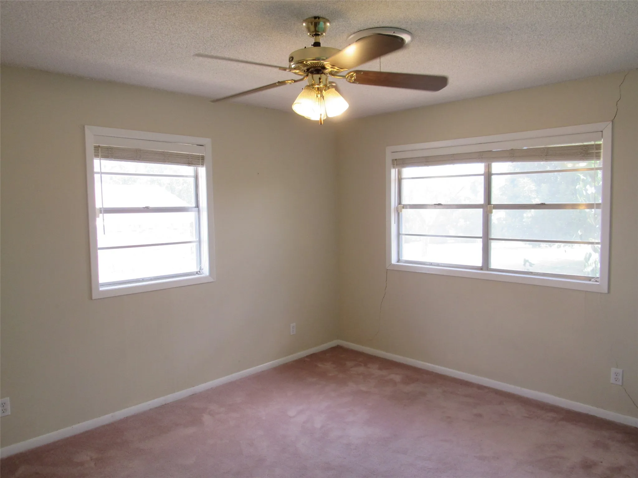 Single Family Residence For Sale in Falls County , 423 W Anders Street, Marlin, Texas 76661, 3 Bedroom, 2 Bathroom, 2 Garage spaces, 2,392 Sqft, built in 1973, Price $129,000, mls#21359248, Real Estate Agent in Marlin, Homes For Sale in Falls county, Homes For Sale in Marlin, Realtor in Marlin Texas, Real Estate Brokerage Independent Realty Texas, Luminita Cordes Realtor